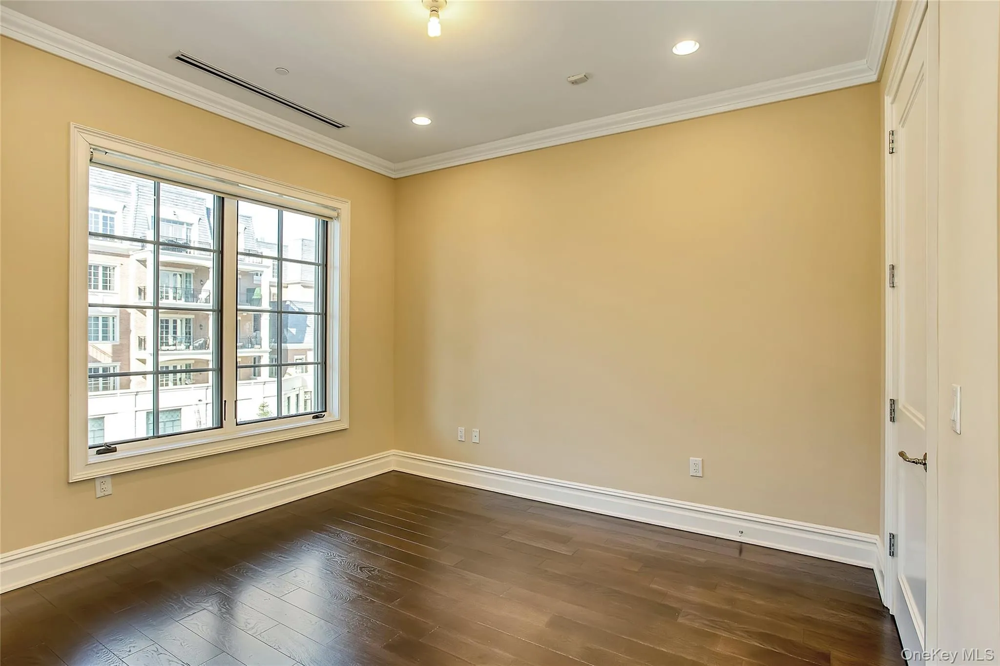 1000 Royal Court, North Hempstead, NY, 2 Bedrooms Bedrooms, 6 Rooms Rooms,2 BathroomsBathrooms,Residential,For Rent,Royal Court,0,1008342 1000 Royal Court, North Hempstead, NY, 2 Bedrooms Bedrooms, 6 Rooms Rooms,2 BathroomsBathrooms,Residential,For Rent,Royal Court,0,1008342