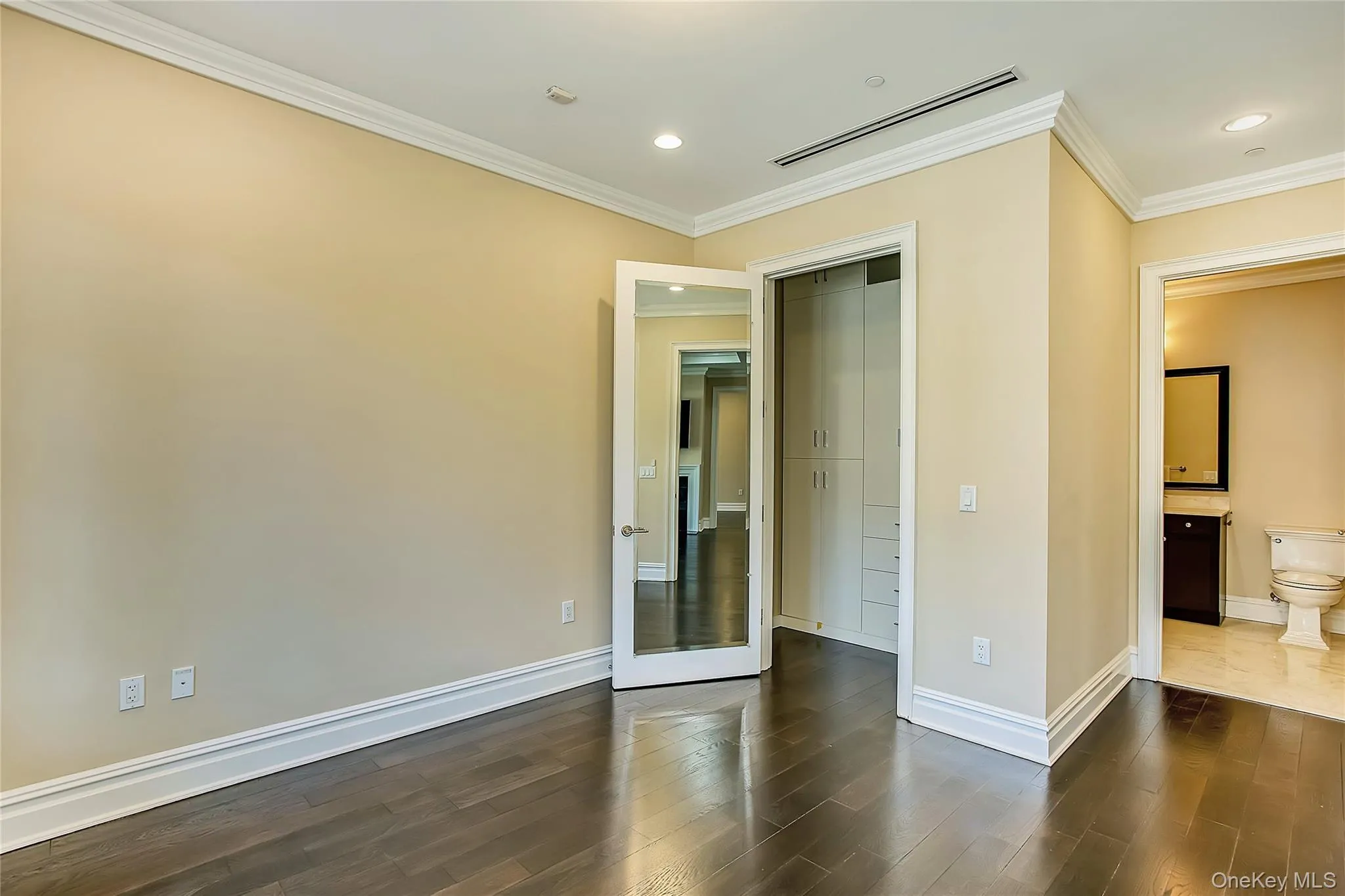 1000 Royal Court, North Hempstead, NY, 2 Bedrooms Bedrooms, 6 Rooms Rooms,2 BathroomsBathrooms,Residential,For Rent,Royal Court,0,1008342 1000 Royal Court, North Hempstead, NY, 2 Bedrooms Bedrooms, 6 Rooms Rooms,2 BathroomsBathrooms,Residential,For Rent,Royal Court,0,1008342
