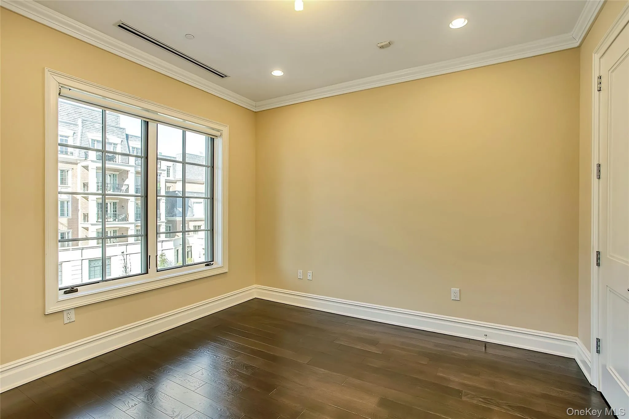 1000 Royal Court, North Hempstead, NY, 2 Bedrooms Bedrooms, 6 Rooms Rooms,2 BathroomsBathrooms,Residential,For Rent,Royal Court,0,1008342 1000 Royal Court, North Hempstead, NY, 2 Bedrooms Bedrooms, 6 Rooms Rooms,2 BathroomsBathrooms,Residential,For Rent,Royal Court,0,1008342