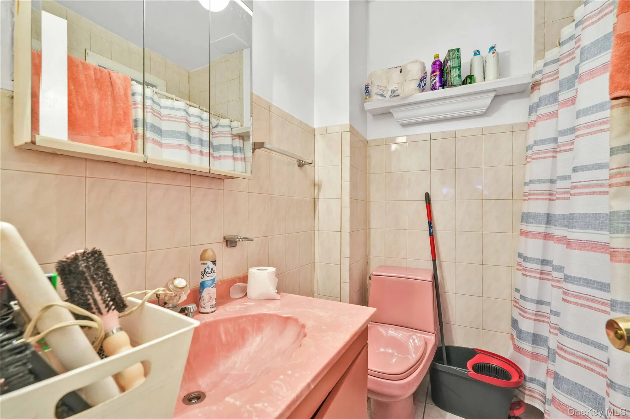 192 Hale Avenue, New York, NY, 8 Bedrooms Bedrooms, 14 Rooms Rooms,3 BathroomsBathrooms,Residential,For Rent,Hale,0,1008344 192 Hale Avenue, New York, NY, 8 Bedrooms Bedrooms, 14 Rooms Rooms,3 BathroomsBathrooms,Residential,For Rent,Hale,0,1008344