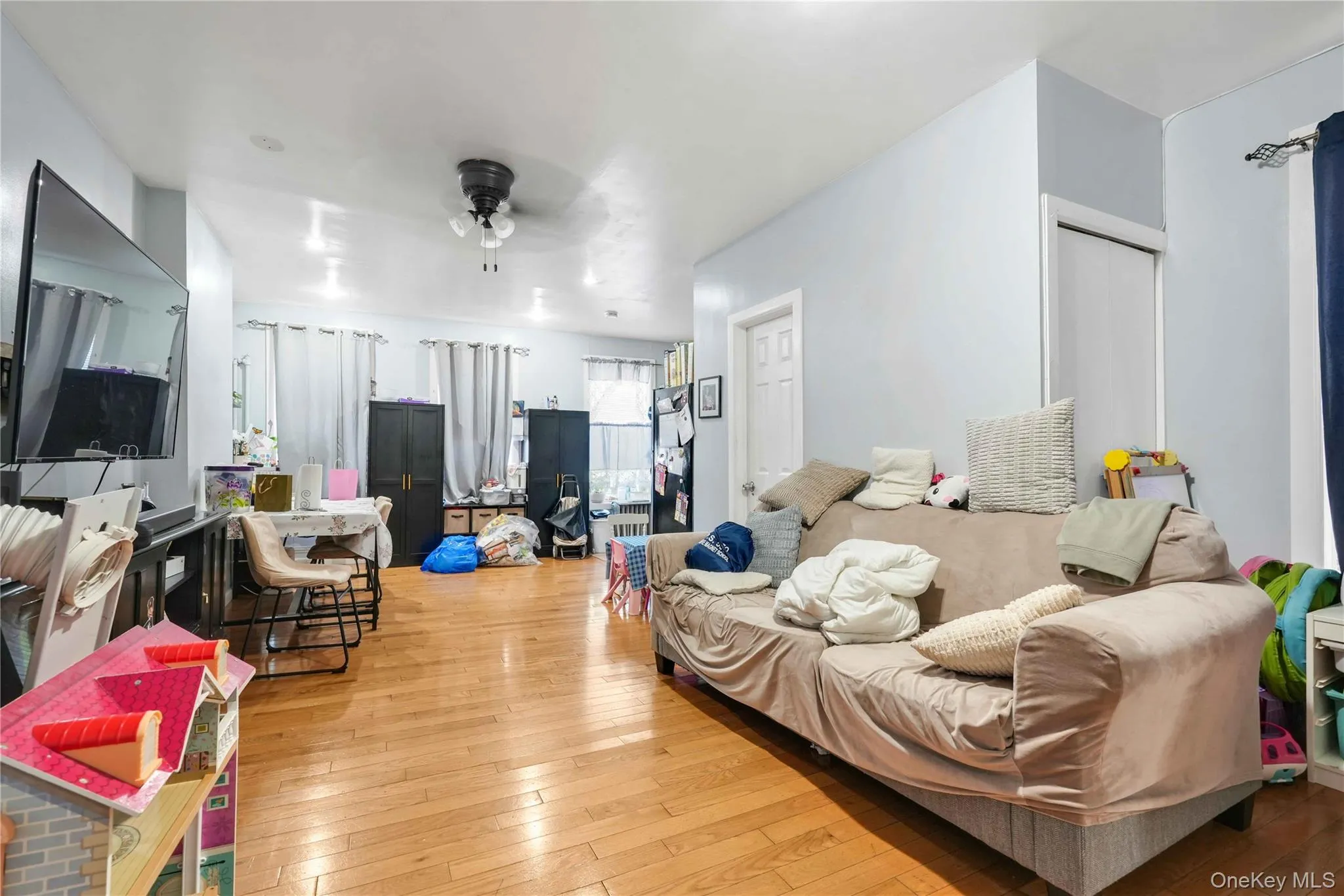 192 Hale Avenue, New York, NY, 8 Bedrooms Bedrooms, 14 Rooms Rooms,3 BathroomsBathrooms,Residential,For Rent,Hale,0,1008344 192 Hale Avenue, New York, NY, 8 Bedrooms Bedrooms, 14 Rooms Rooms,3 BathroomsBathrooms,Residential,For Rent,Hale,0,1008344
