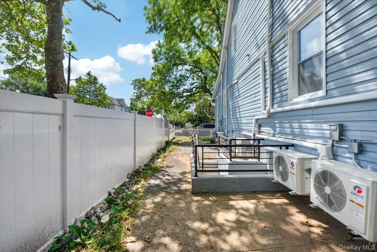 14549 115th Avenue, New York, NY, 4 Bedrooms Bedrooms, 4 Rooms Rooms,3 BathroomsBathrooms,Residential,For Rent,115th,0,1008348 14549 115th Avenue, New York, NY, 4 Bedrooms Bedrooms, 4 Rooms Rooms,3 BathroomsBathrooms,Residential,For Rent,115th,0,1008348