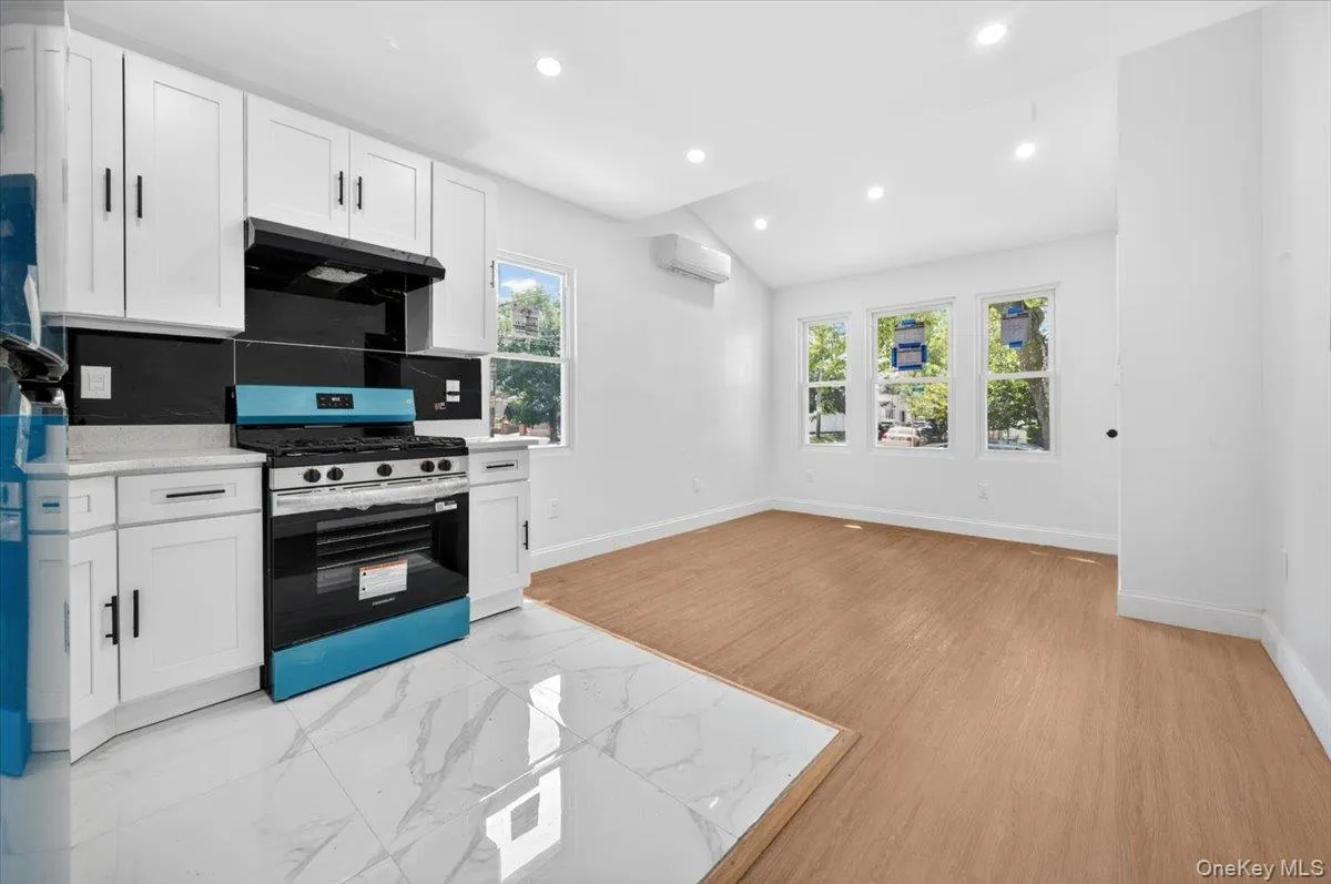 14549 115th Avenue, New York, NY, 4 Bedrooms Bedrooms, 4 Rooms Rooms,3 BathroomsBathrooms,Residential,For Rent,115th,0,1008348 14549 115th Avenue, New York, NY, 4 Bedrooms Bedrooms, 4 Rooms Rooms,3 BathroomsBathrooms,Residential,For Rent,115th,0,1008348