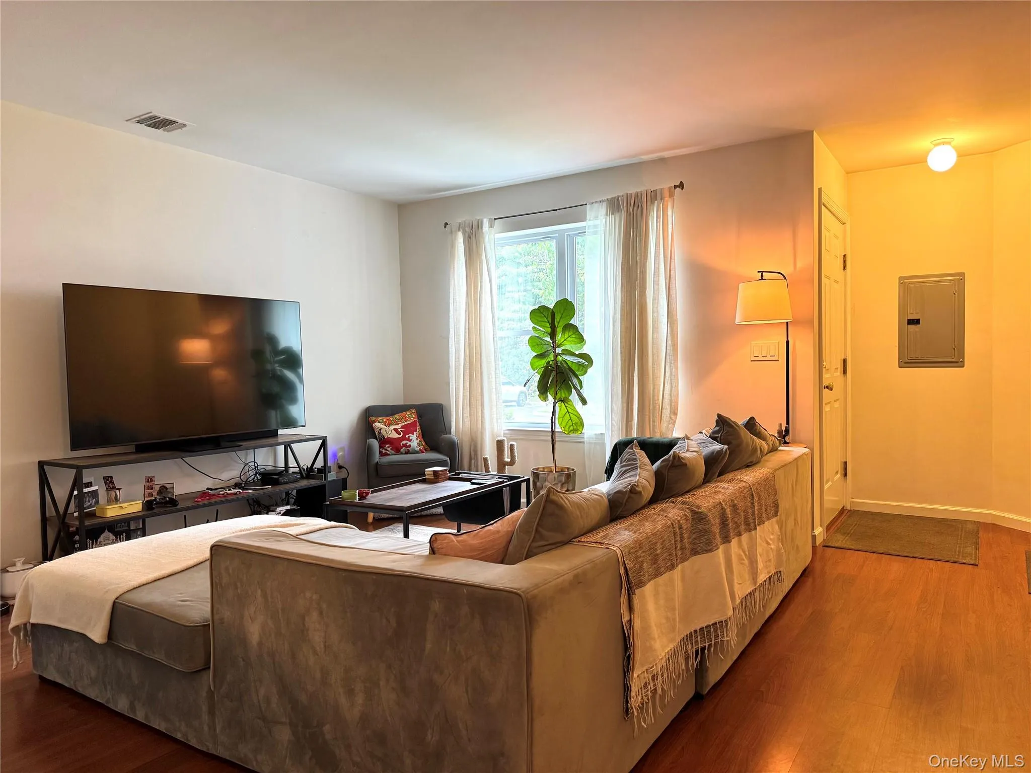 77 Leeward Court, Brookhaven, NY, 2 Bedrooms Bedrooms, 4 Rooms Rooms,2 BathroomsBathrooms,Residential Lease,For Rent,Leeward,0,1008353 77 Leeward Court, Brookhaven, NY, 2 Bedrooms Bedrooms, 4 Rooms Rooms,2 BathroomsBathrooms,Residential Lease,For Rent,Leeward,0,1008353