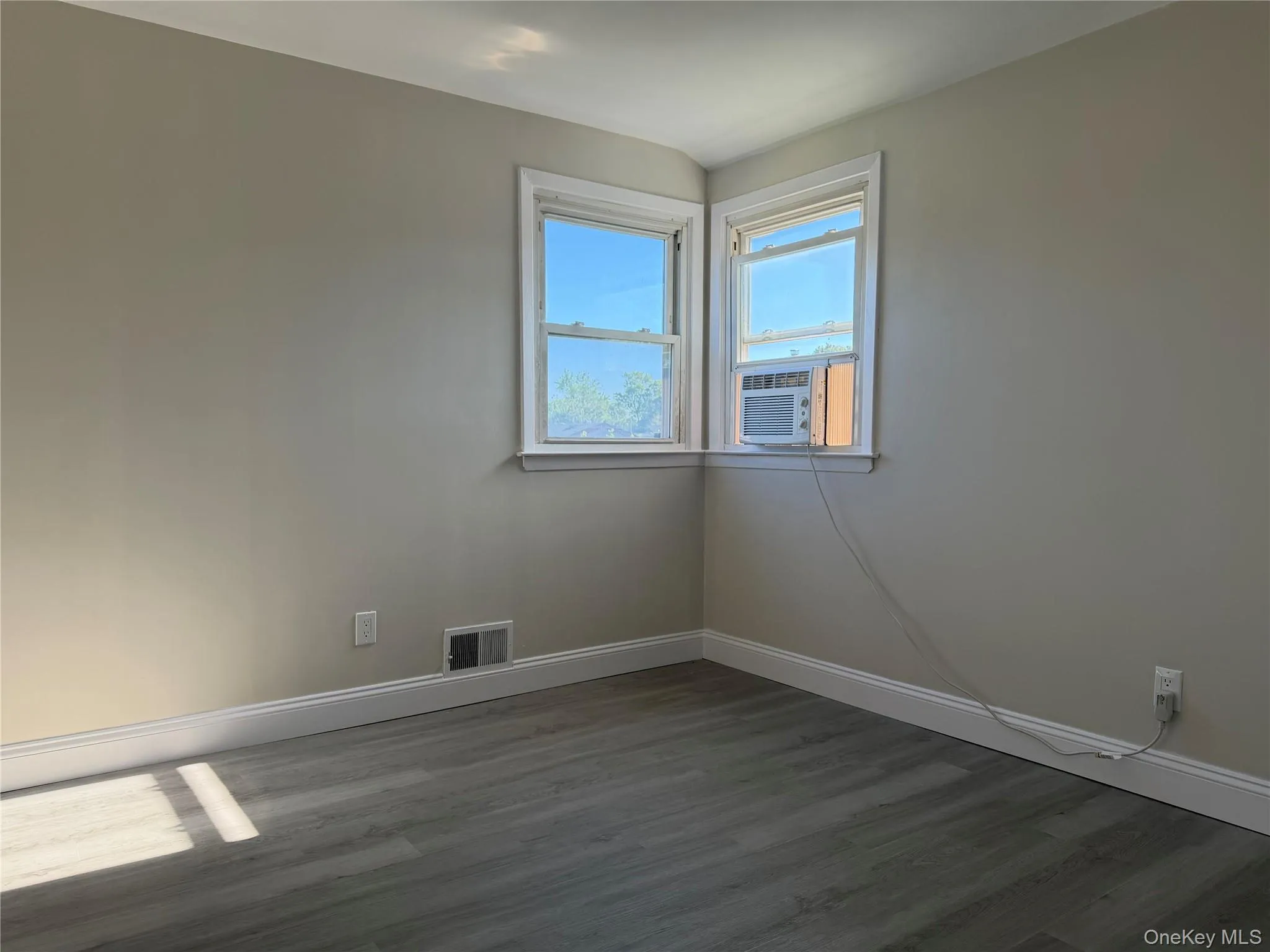 3 Perry Street, Islip, NY, 3 Bedrooms Bedrooms, 7 Rooms Rooms,2 BathroomsBathrooms,Residential,For Rent,Perry,0,1008364 3 Perry Street, Islip, NY, 3 Bedrooms Bedrooms, 7 Rooms Rooms,2 BathroomsBathrooms,Residential,For Rent,Perry,0,1008364