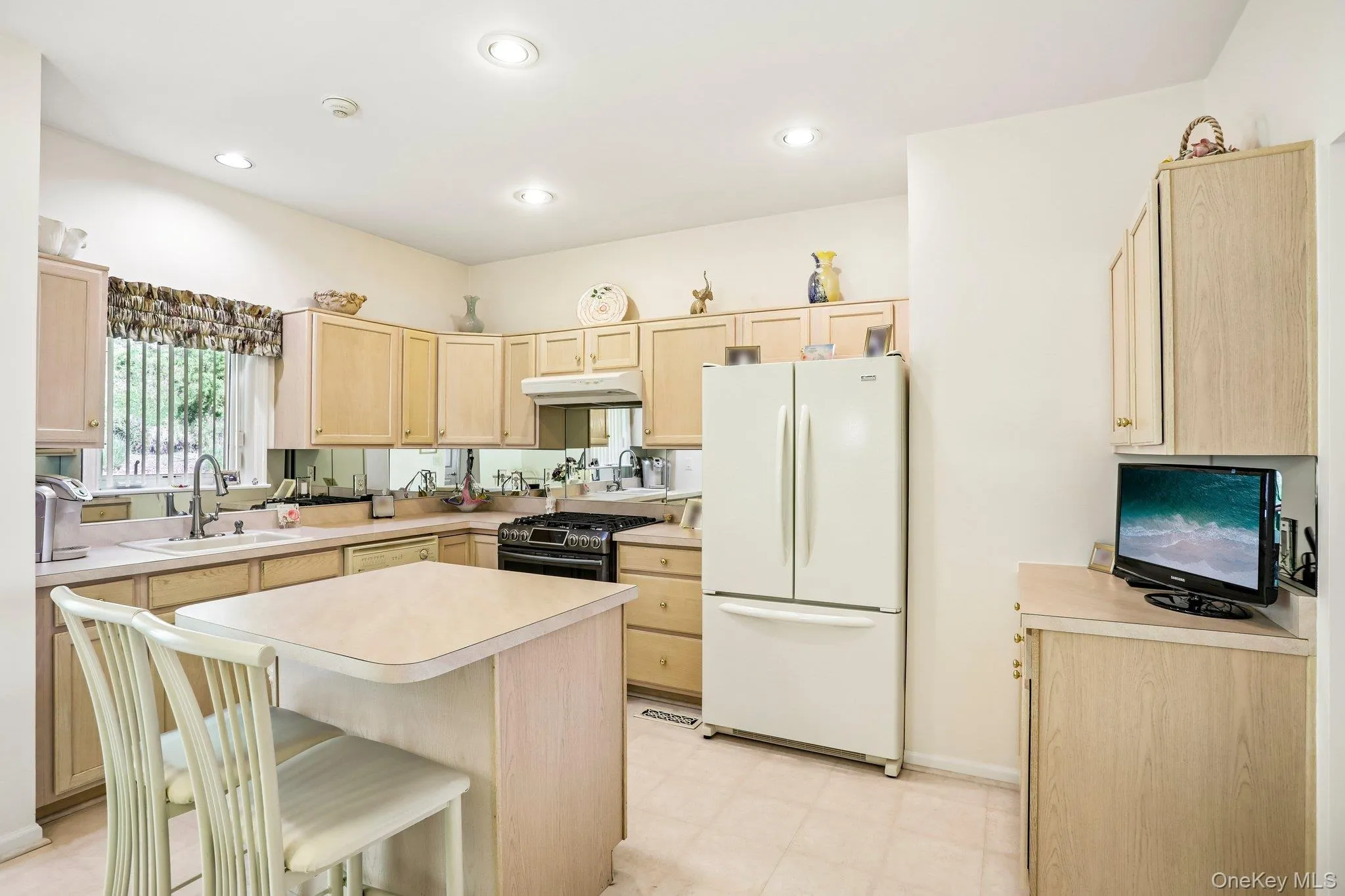 148 Foltim Way, Clarkstown, NY, 2 Bedrooms Bedrooms, 6 Rooms Rooms,2 BathroomsBathrooms,Residential,For Rent,Foltim,0,1008365 148 Foltim Way, Clarkstown, NY, 2 Bedrooms Bedrooms, 6 Rooms Rooms,2 BathroomsBathrooms,Residential,For Rent,Foltim,0,1008365