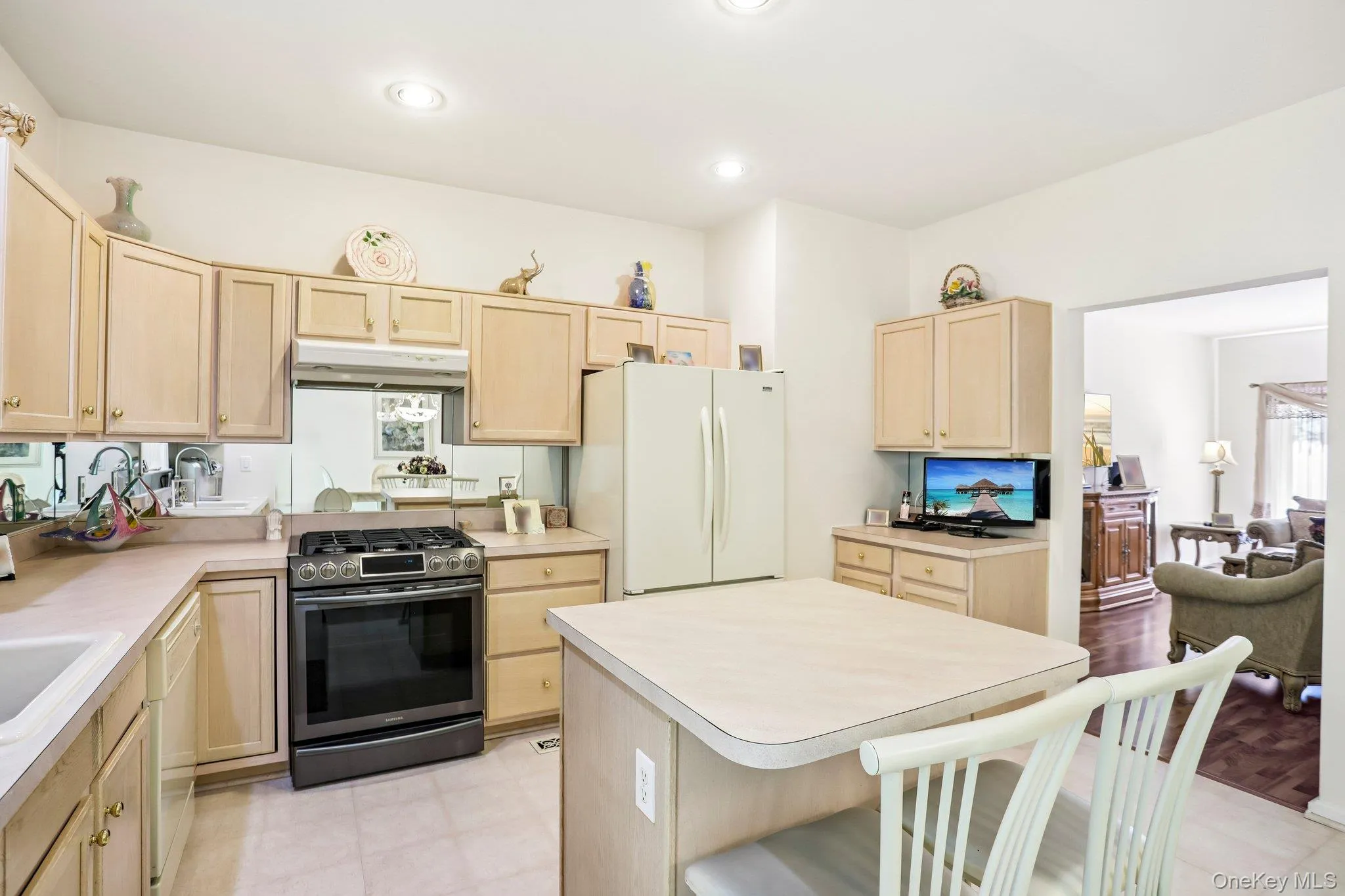 148 Foltim Way, Clarkstown, NY, 2 Bedrooms Bedrooms, 6 Rooms Rooms,2 BathroomsBathrooms,Residential,For Rent,Foltim,0,1008365 148 Foltim Way, Clarkstown, NY, 2 Bedrooms Bedrooms, 6 Rooms Rooms,2 BathroomsBathrooms,Residential,For Rent,Foltim,0,1008365