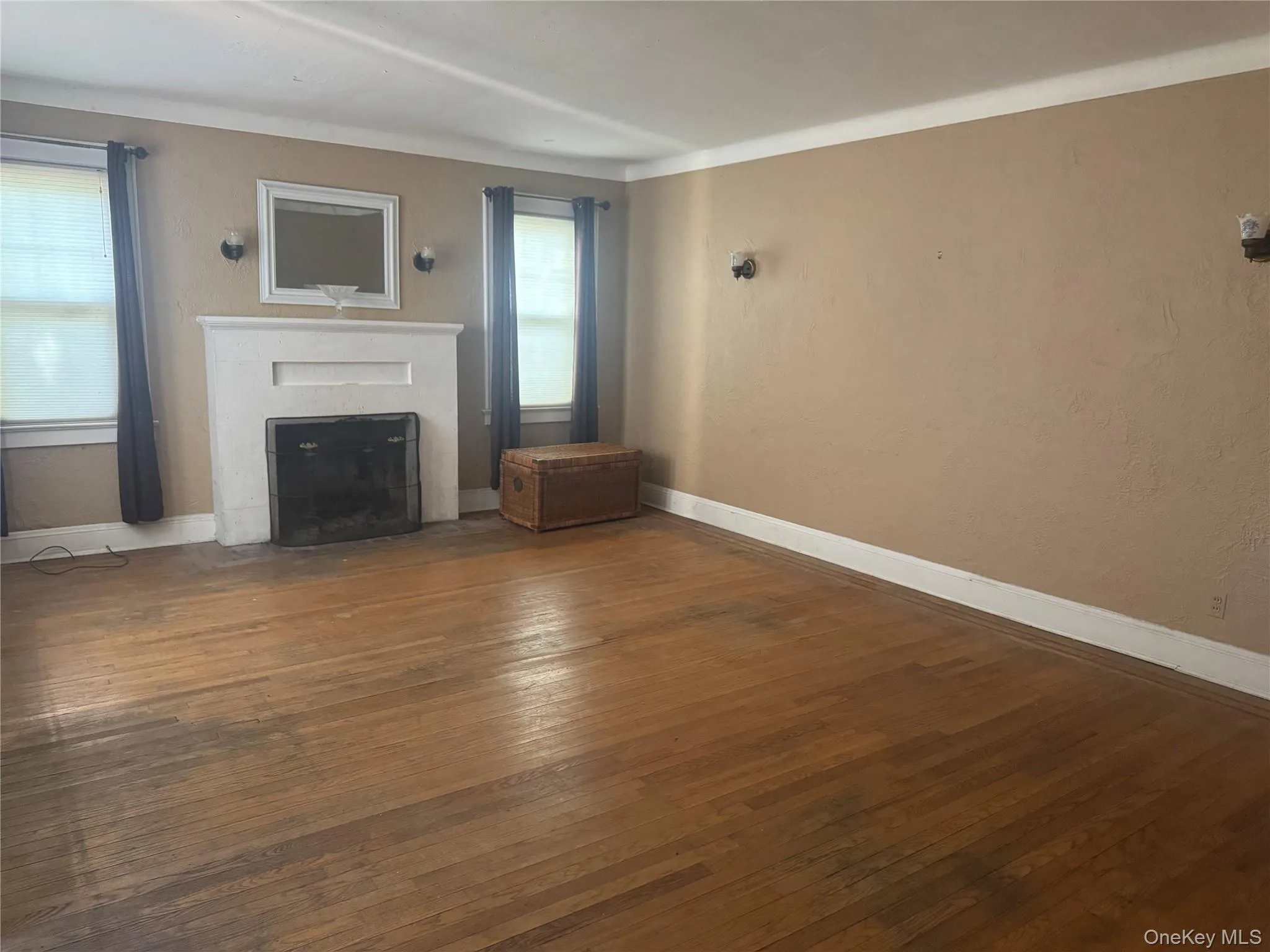 Spacious/Bright Living Room with Fireplace and Hardwood Floors Spacious/Bright Living Room with Fireplace and Hardwood Floors