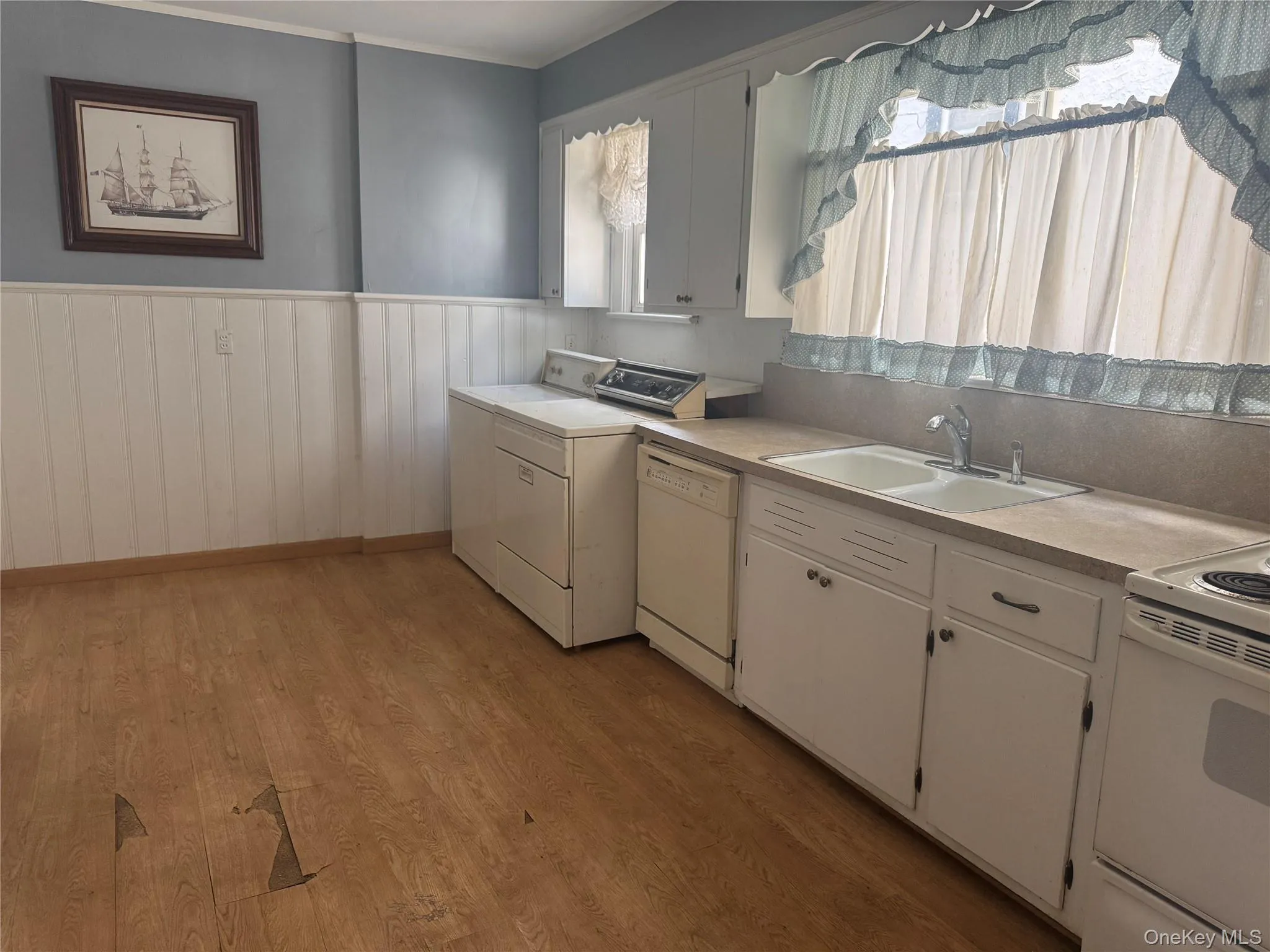 Large Eat in Kitchen Large Eat in Kitchen