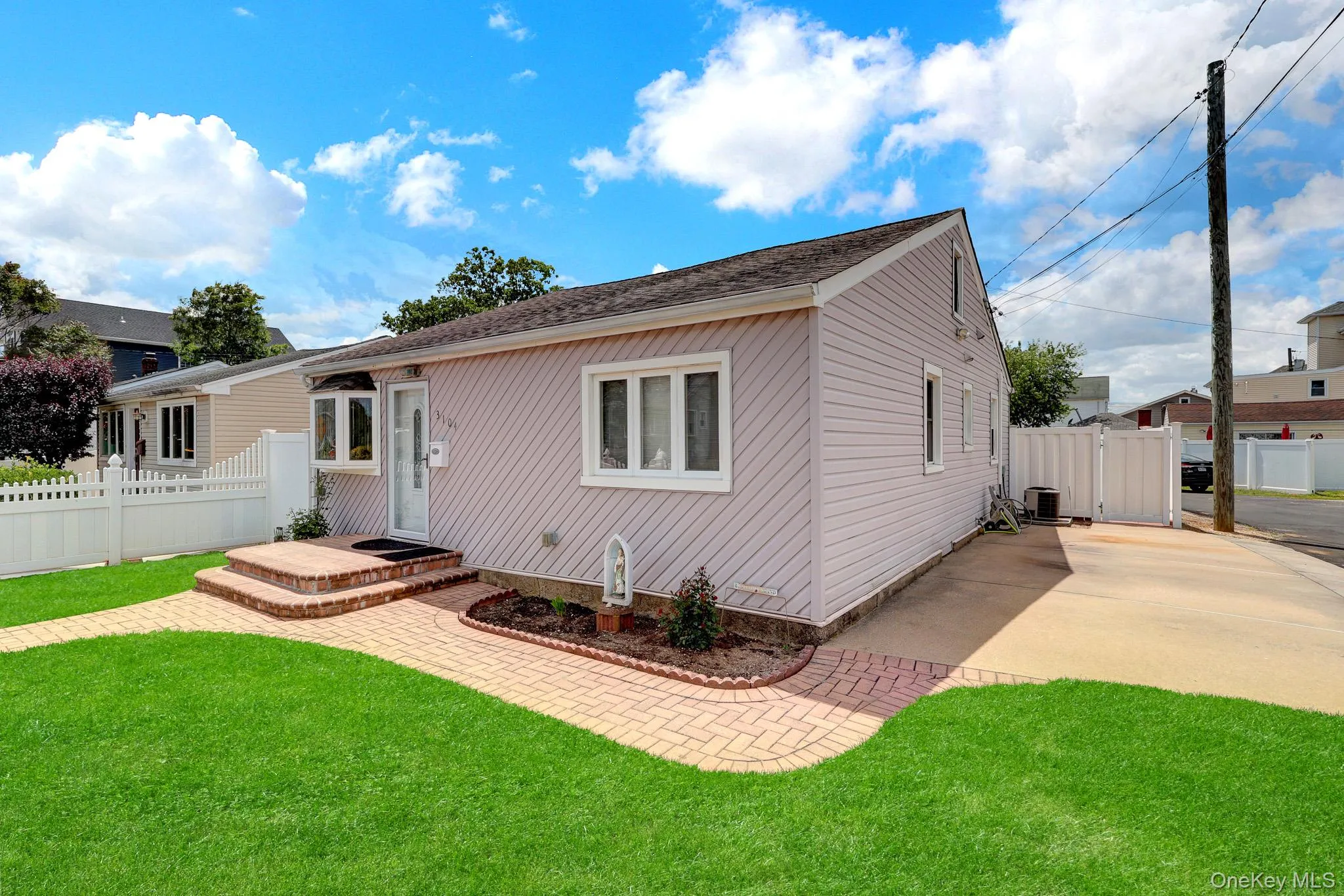 3104 Royal Avenue, Hempstead, NY, 2 Bedrooms Bedrooms, 6 Rooms Rooms,1 BathroomBathrooms,Residential,For Rent,Royal,0,1008376 3104 Royal Avenue, Hempstead, NY, 2 Bedrooms Bedrooms, 6 Rooms Rooms,1 BathroomBathrooms,Residential,For Rent,Royal,0,1008376