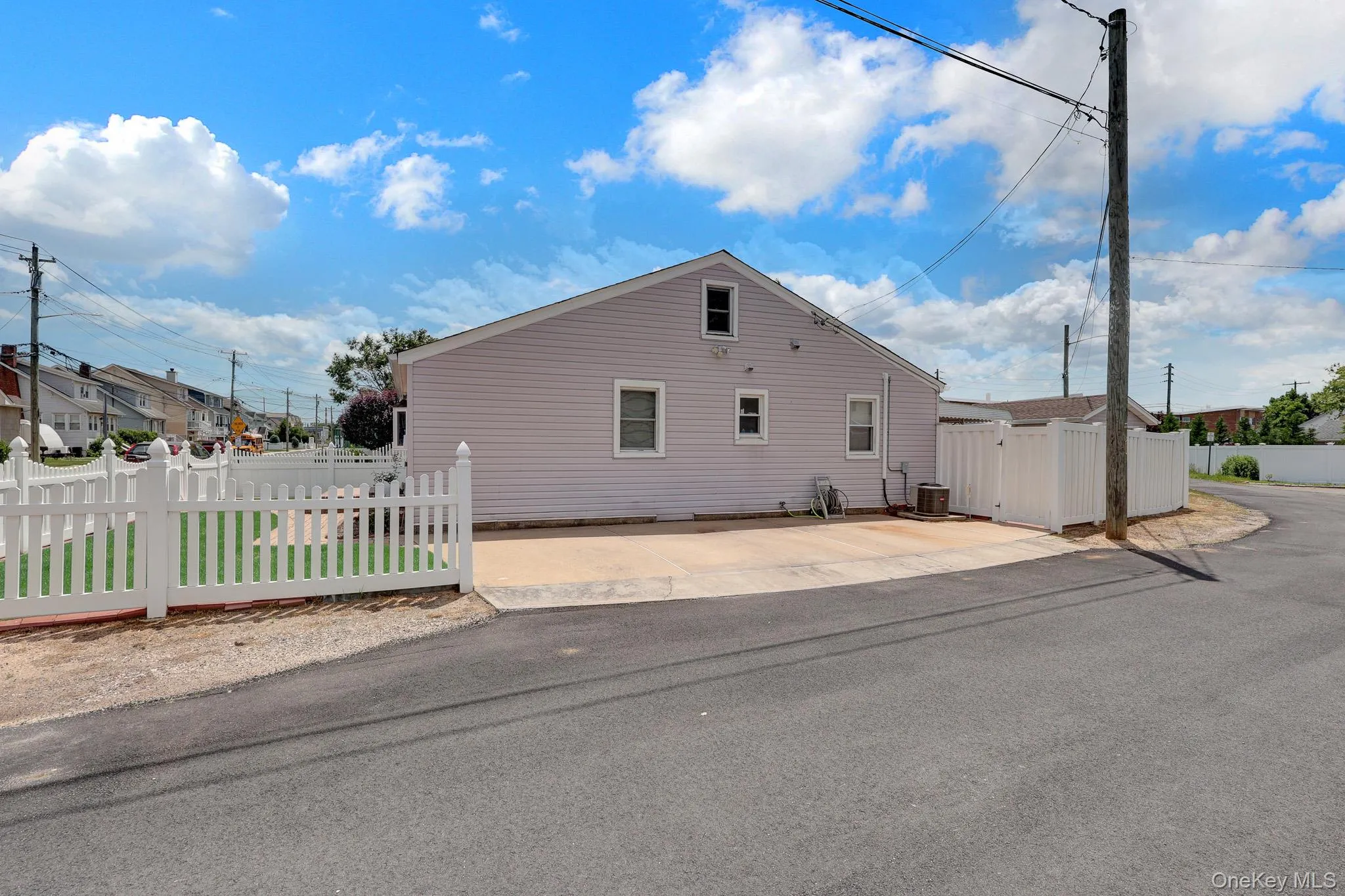 3104 Royal Avenue, Hempstead, NY, 2 Bedrooms Bedrooms, 6 Rooms Rooms,1 BathroomBathrooms,Residential,For Rent,Royal,0,1008376 3104 Royal Avenue, Hempstead, NY, 2 Bedrooms Bedrooms, 6 Rooms Rooms,1 BathroomBathrooms,Residential,For Rent,Royal,0,1008376
