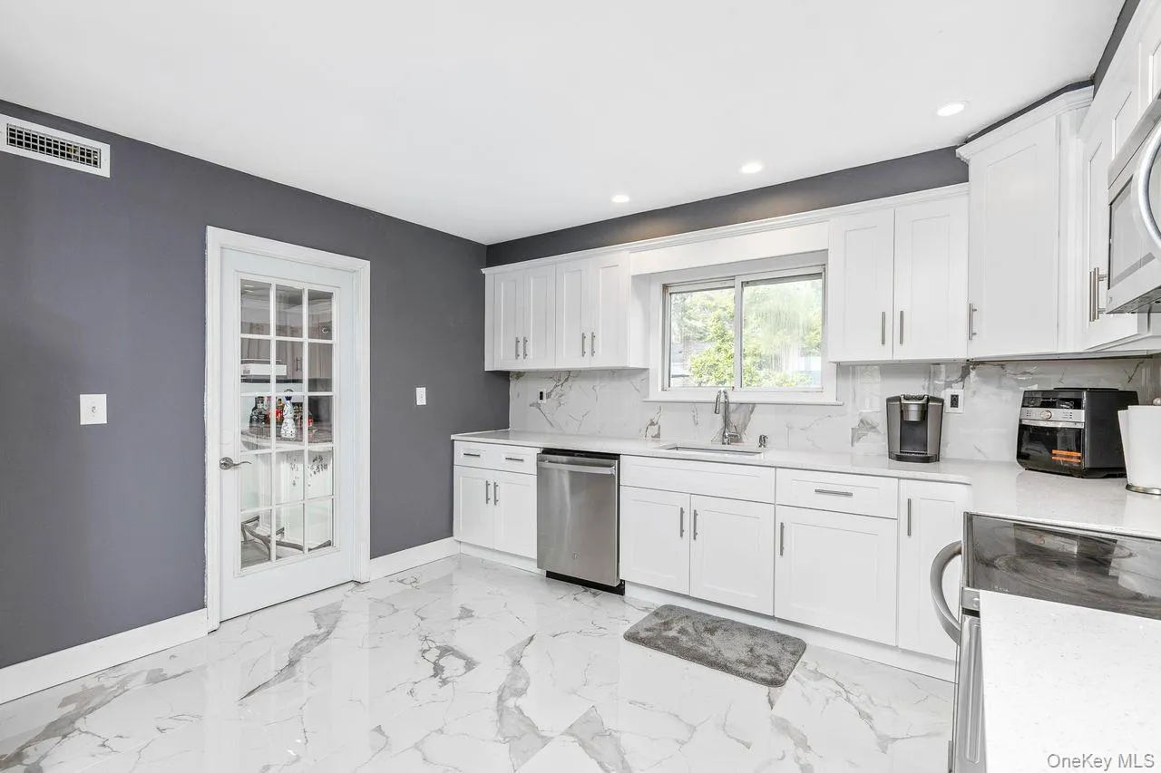 299 Mount Vernon Avenue, Brookhaven, NY, 5 Bedrooms Bedrooms, 8 Rooms Rooms,2 BathroomsBathrooms,Residential,For Rent,Mount Vernon,0,1008378 299 Mount Vernon Avenue, Brookhaven, NY, 5 Bedrooms Bedrooms, 8 Rooms Rooms,2 BathroomsBathrooms,Residential,For Rent,Mount Vernon,0,1008378