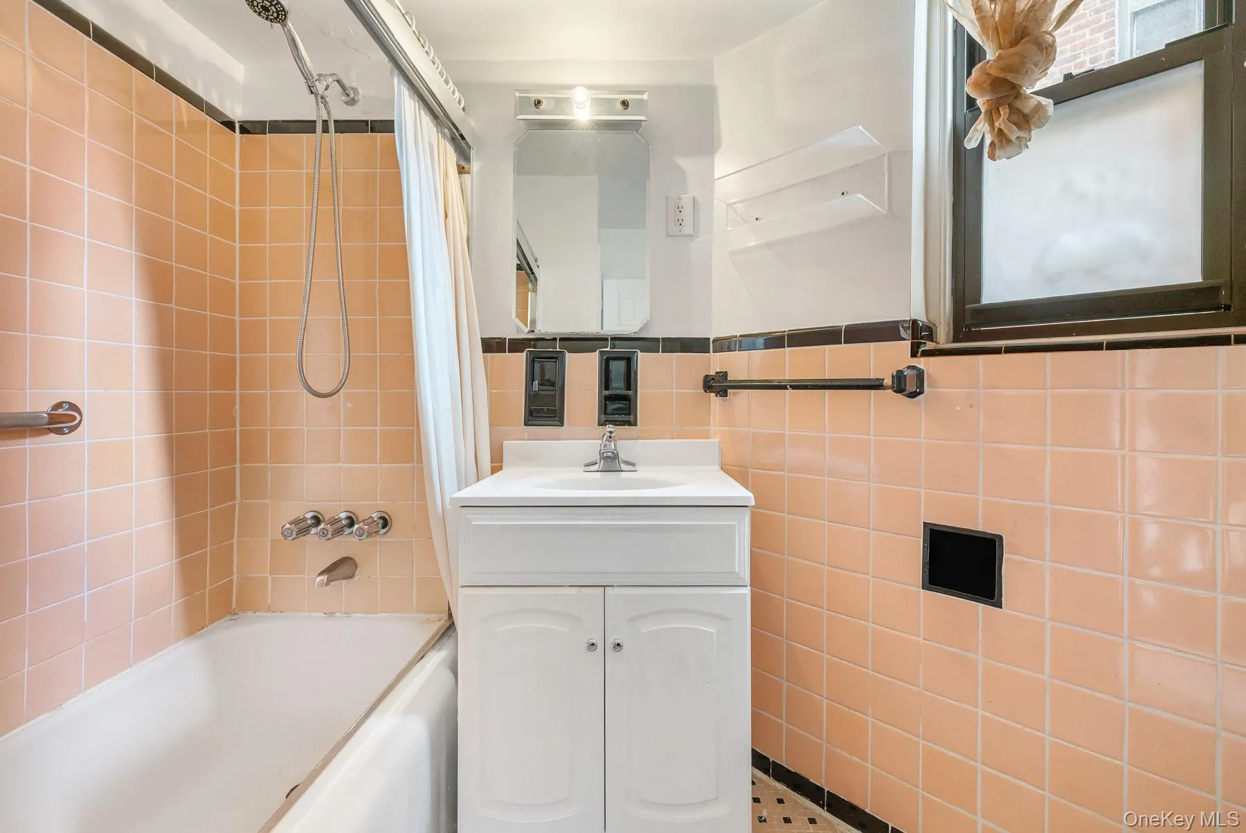 65-35 108 Street, New York, NY, 2 Bedrooms Bedrooms, 4 Rooms Rooms,1 BathroomBathrooms,Residential,For Rent,108,0,1008380 65-35 108 Street, New York, NY, 2 Bedrooms Bedrooms, 4 Rooms Rooms,1 BathroomBathrooms,Residential,For Rent,108,0,1008380