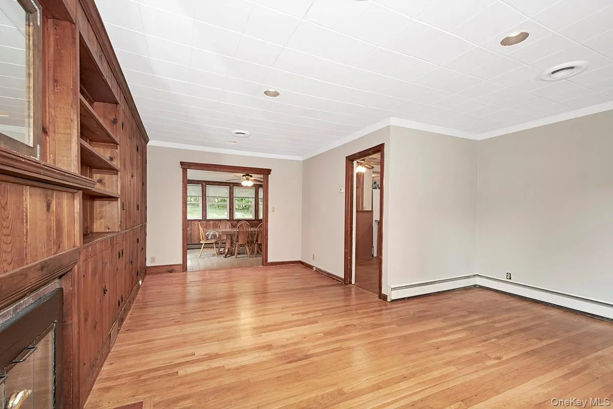 Gleaming Hardwood Floors Gleaming Hardwood Floors