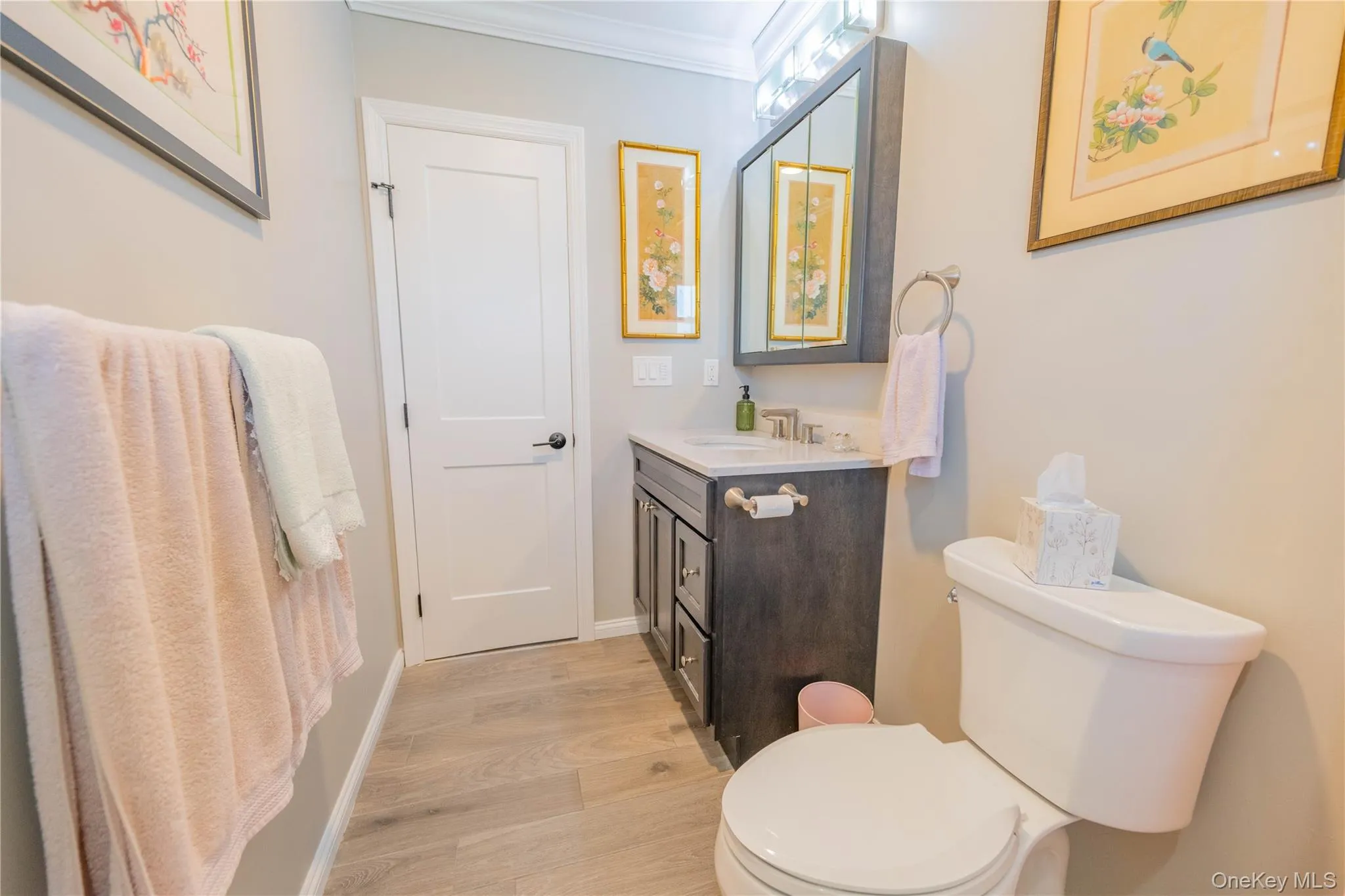 bathroom bathroom