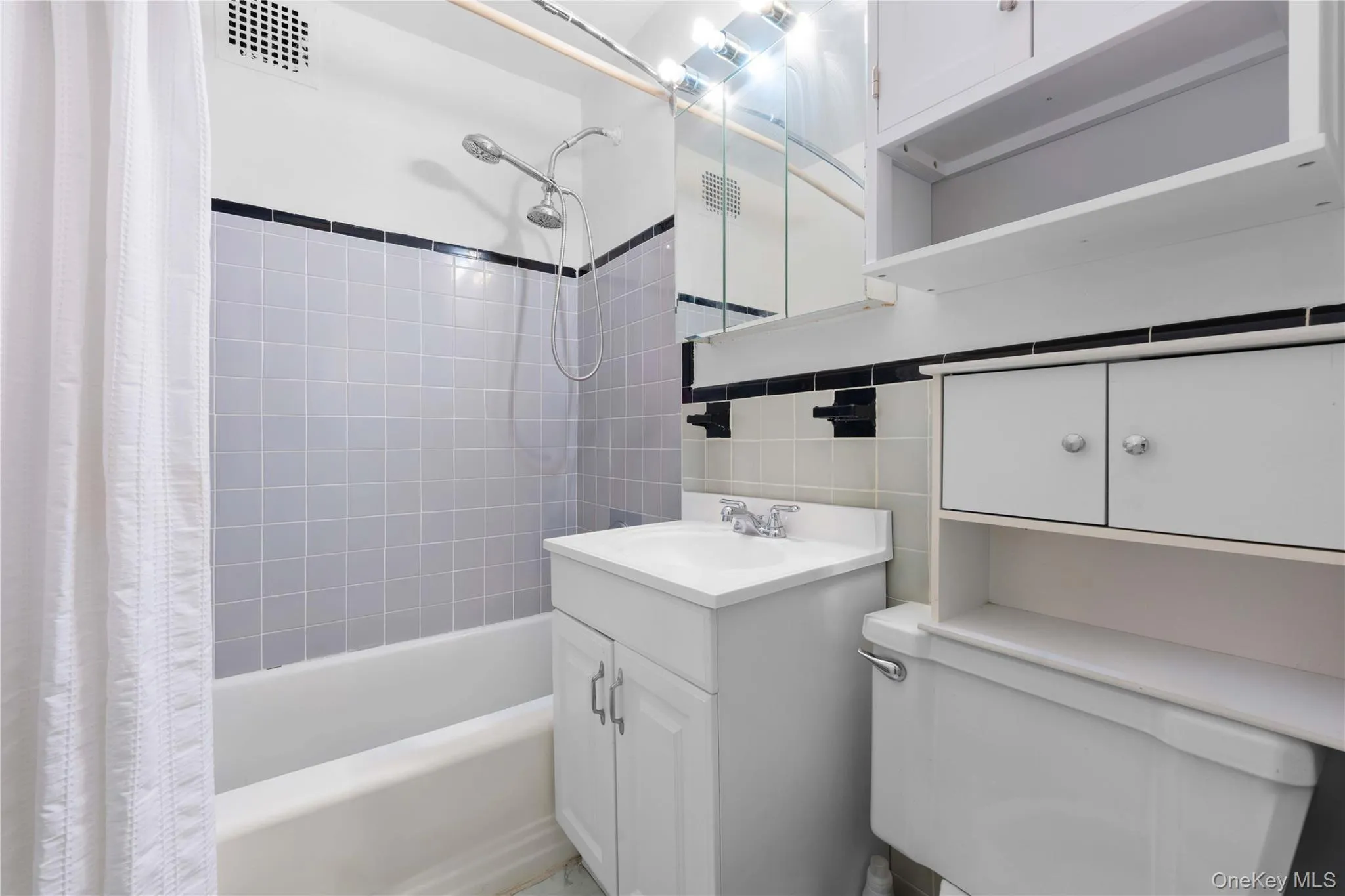 15 Canterbury, North Hempstead, NY, 1 Room Rooms,1 BathroomBathrooms,Residential,For Rent,Canterbury,0,1008394 15 Canterbury, North Hempstead, NY, 1 Room Rooms,1 BathroomBathrooms,Residential,For Rent,Canterbury,0,1008394