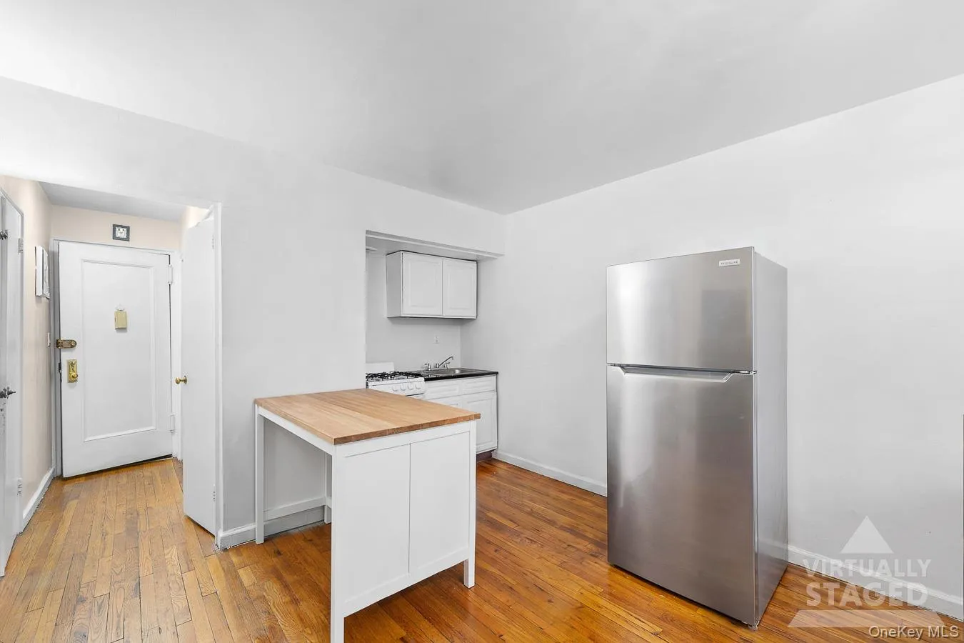 15 Canterbury, North Hempstead, NY, 1 Room Rooms,1 BathroomBathrooms,Residential,For Rent,Canterbury,0,1008394 15 Canterbury, North Hempstead, NY, 1 Room Rooms,1 BathroomBathrooms,Residential,For Rent,Canterbury,0,1008394