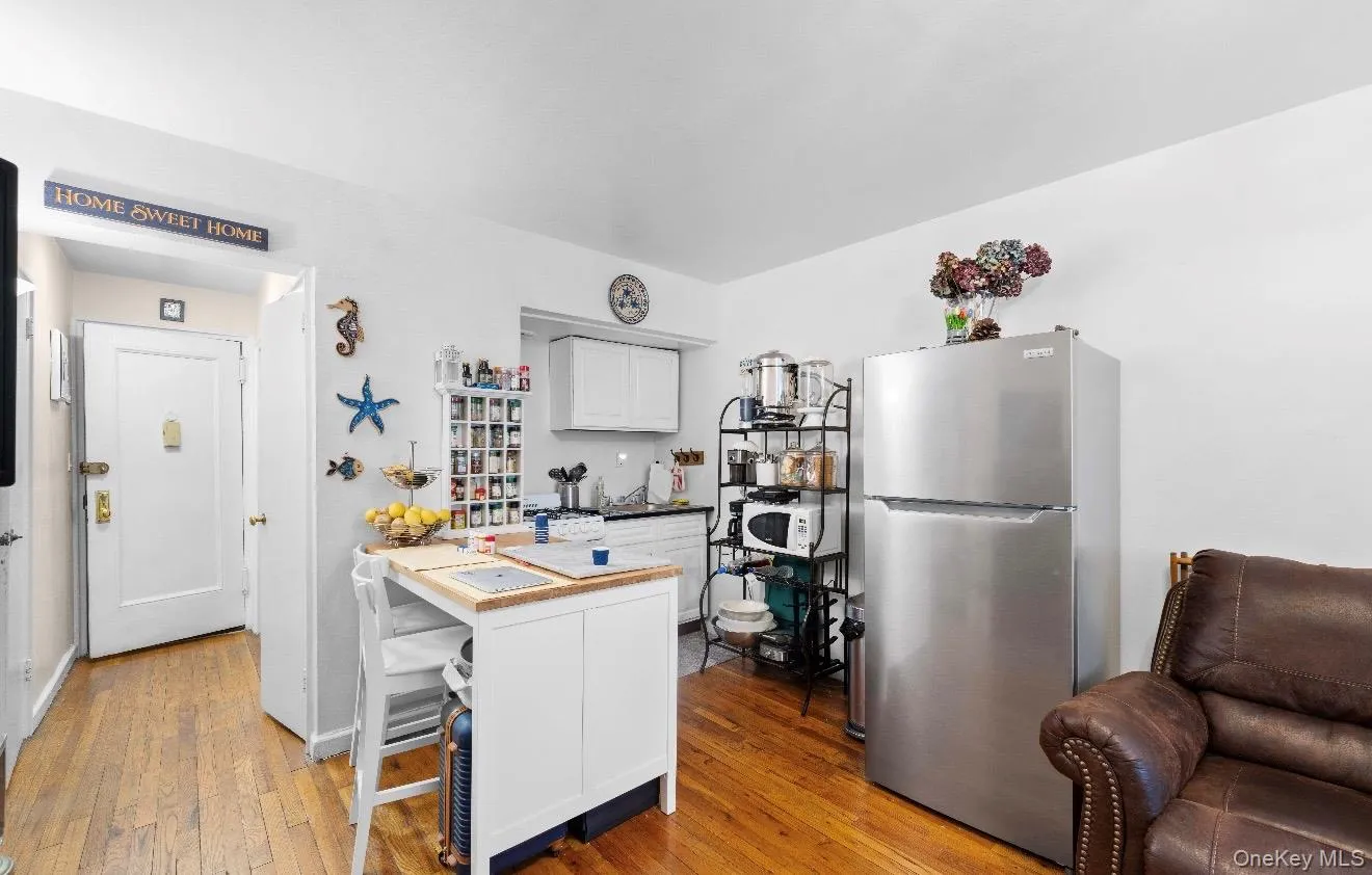 15 Canterbury, North Hempstead, NY, 1 Room Rooms,1 BathroomBathrooms,Residential,For Rent,Canterbury,0,1008394 15 Canterbury, North Hempstead, NY, 1 Room Rooms,1 BathroomBathrooms,Residential,For Rent,Canterbury,0,1008394