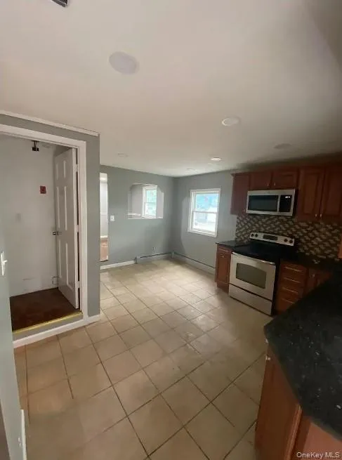 25 Newport Avenue, Brookhaven, NY, 4 Bedrooms Bedrooms, 8 Rooms Rooms,1 BathroomBathrooms,Residential Lease,For Rent,Newport,0,1008401 25 Newport Avenue, Brookhaven, NY, 4 Bedrooms Bedrooms, 8 Rooms Rooms,1 BathroomBathrooms,Residential Lease,For Rent,Newport,0,1008401