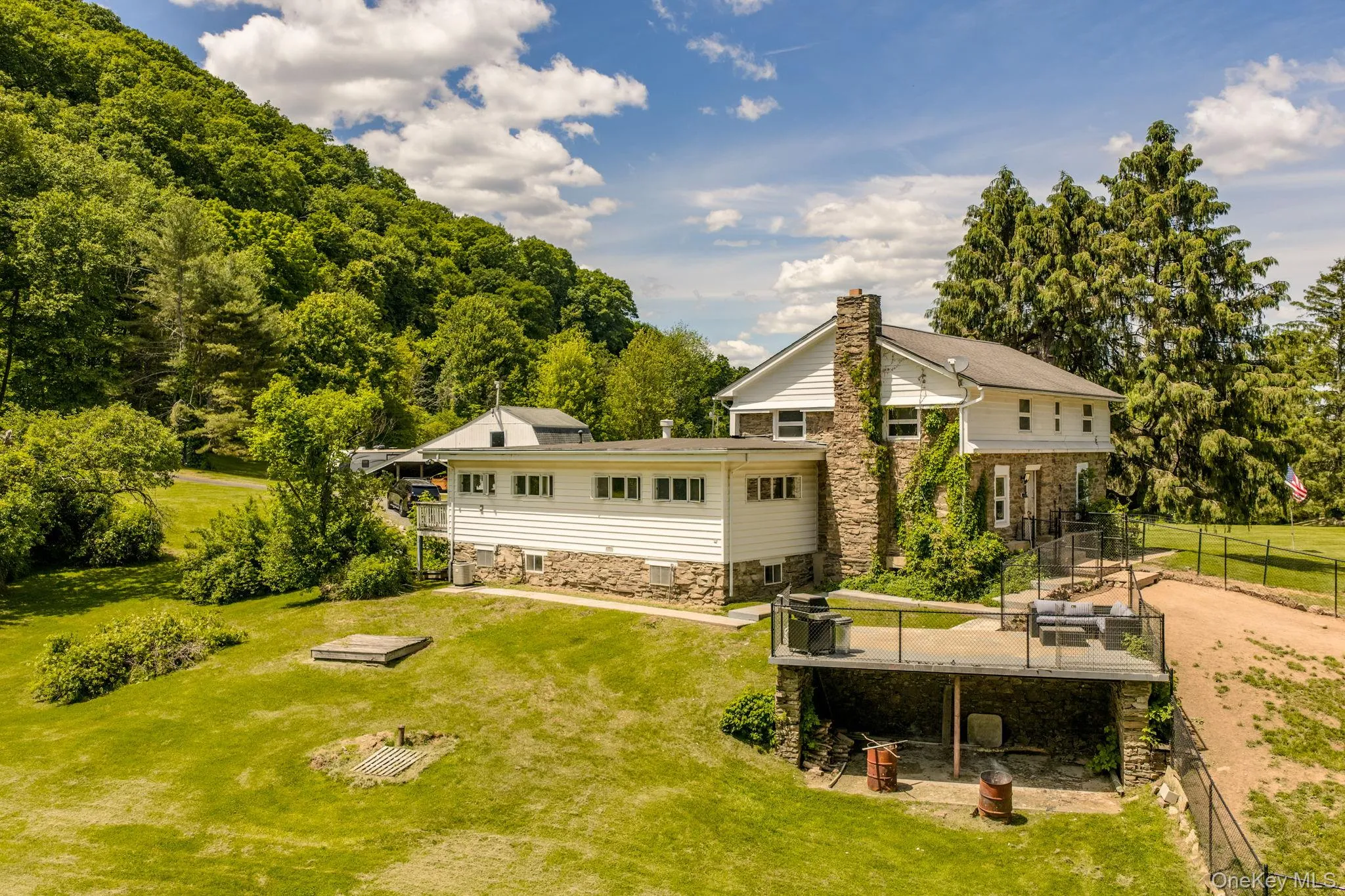 140 Station Road, Esopus, NY, 4 Bedrooms Bedrooms, 10 Rooms Rooms,3 BathroomsBathrooms,Residential,For Rent,Station,0,1008402 140 Station Road, Esopus, NY, 4 Bedrooms Bedrooms, 10 Rooms Rooms,3 BathroomsBathrooms,Residential,For Rent,Station,0,1008402