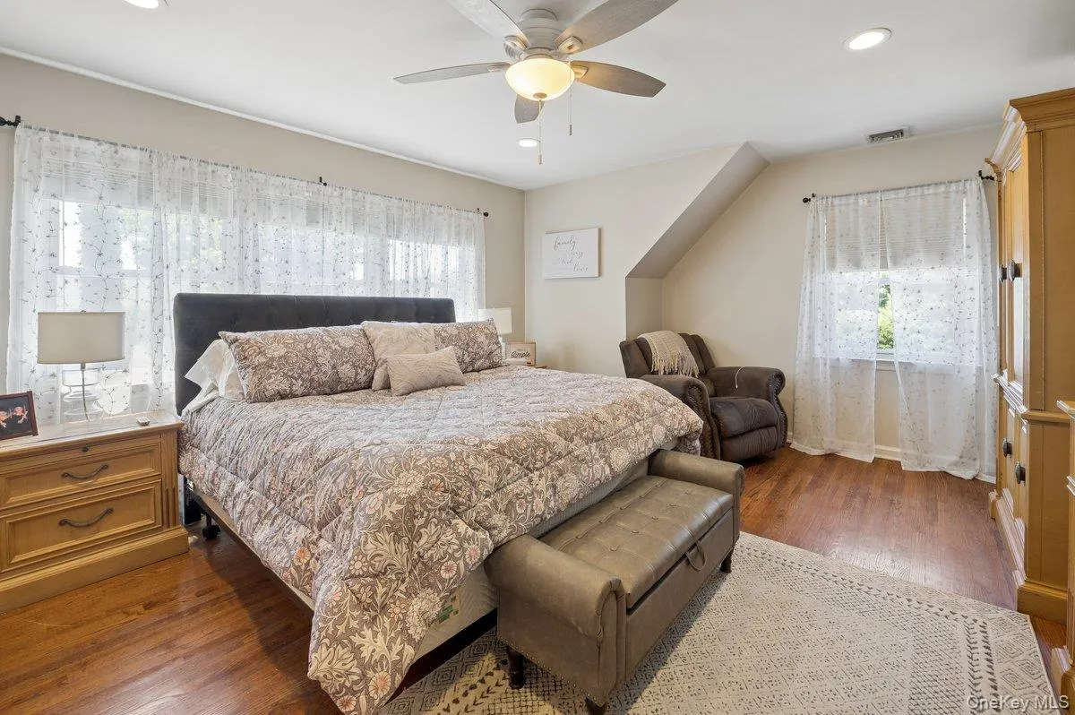 3 Carolyn Place, Eastchester, NY, 3 Bedrooms Bedrooms, 7 Rooms Rooms,3 BathroomsBathrooms,Residential,For Rent,Carolyn,0,1008404 3 Carolyn Place, Eastchester, NY, 3 Bedrooms Bedrooms, 7 Rooms Rooms,3 BathroomsBathrooms,Residential,For Rent,Carolyn,0,1008404