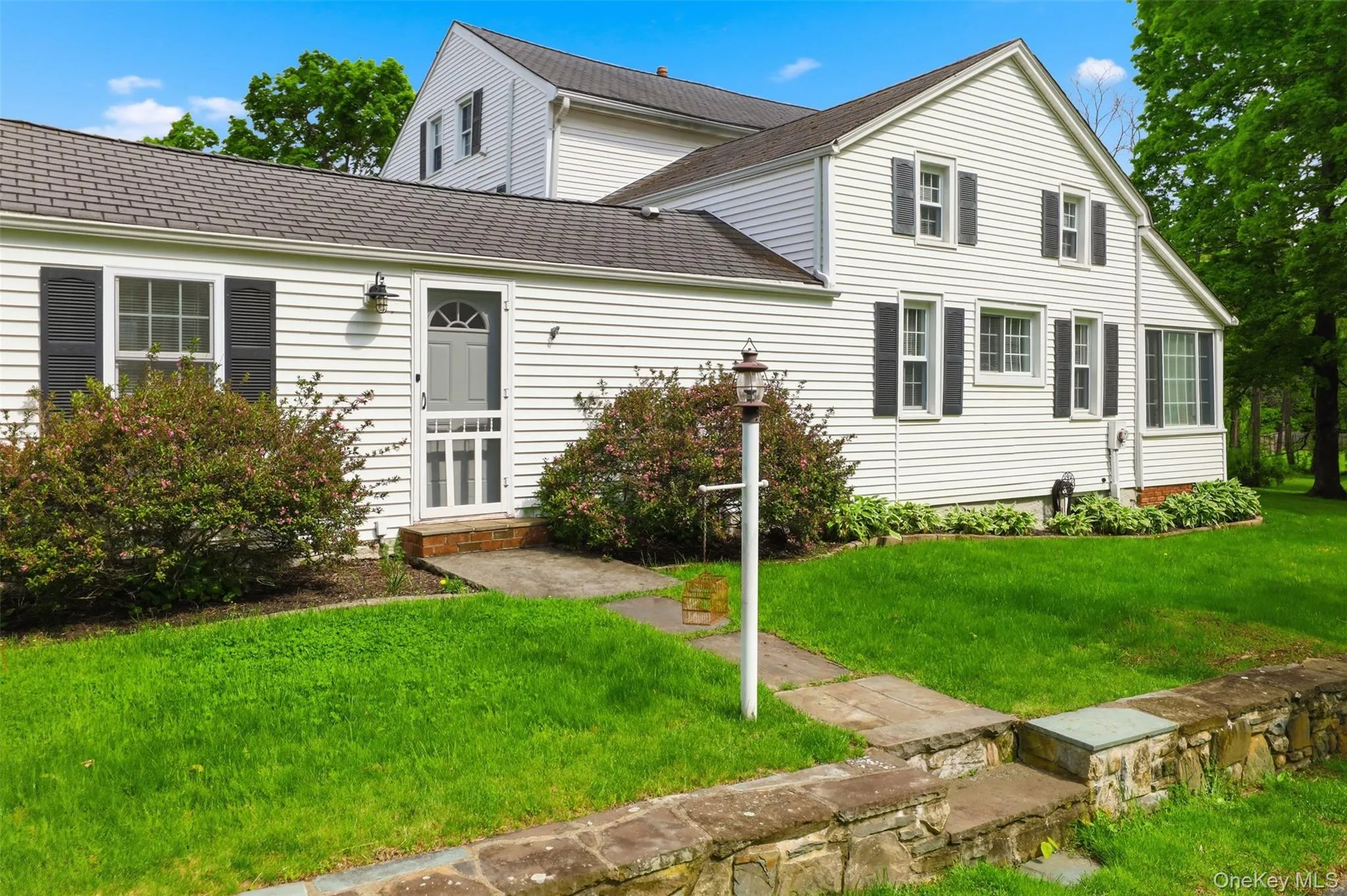 Separate entrance to 1 bedroom apartment Separate entrance to 1 bedroom apartment