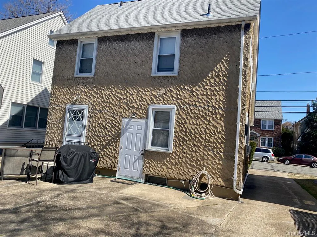 202 Park Avenue, North Hempstead, NY, 1 Bedroom Bedrooms, 3 Rooms Rooms,1 BathroomBathrooms,Residential Lease,For Rent,Park,0,1008409 202 Park Avenue, North Hempstead, NY, 1 Bedroom Bedrooms, 3 Rooms Rooms,1 BathroomBathrooms,Residential Lease,For Rent,Park,0,1008409