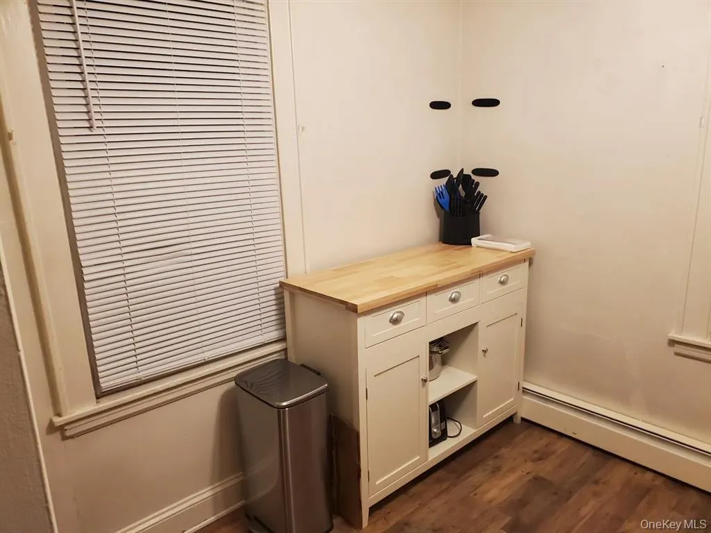 202 Park Avenue, North Hempstead, NY, 1 Bedroom Bedrooms, 3 Rooms Rooms,1 BathroomBathrooms,Residential Lease,For Rent,Park,0,1008409 202 Park Avenue, North Hempstead, NY, 1 Bedroom Bedrooms, 3 Rooms Rooms,1 BathroomBathrooms,Residential Lease,For Rent,Park,0,1008409