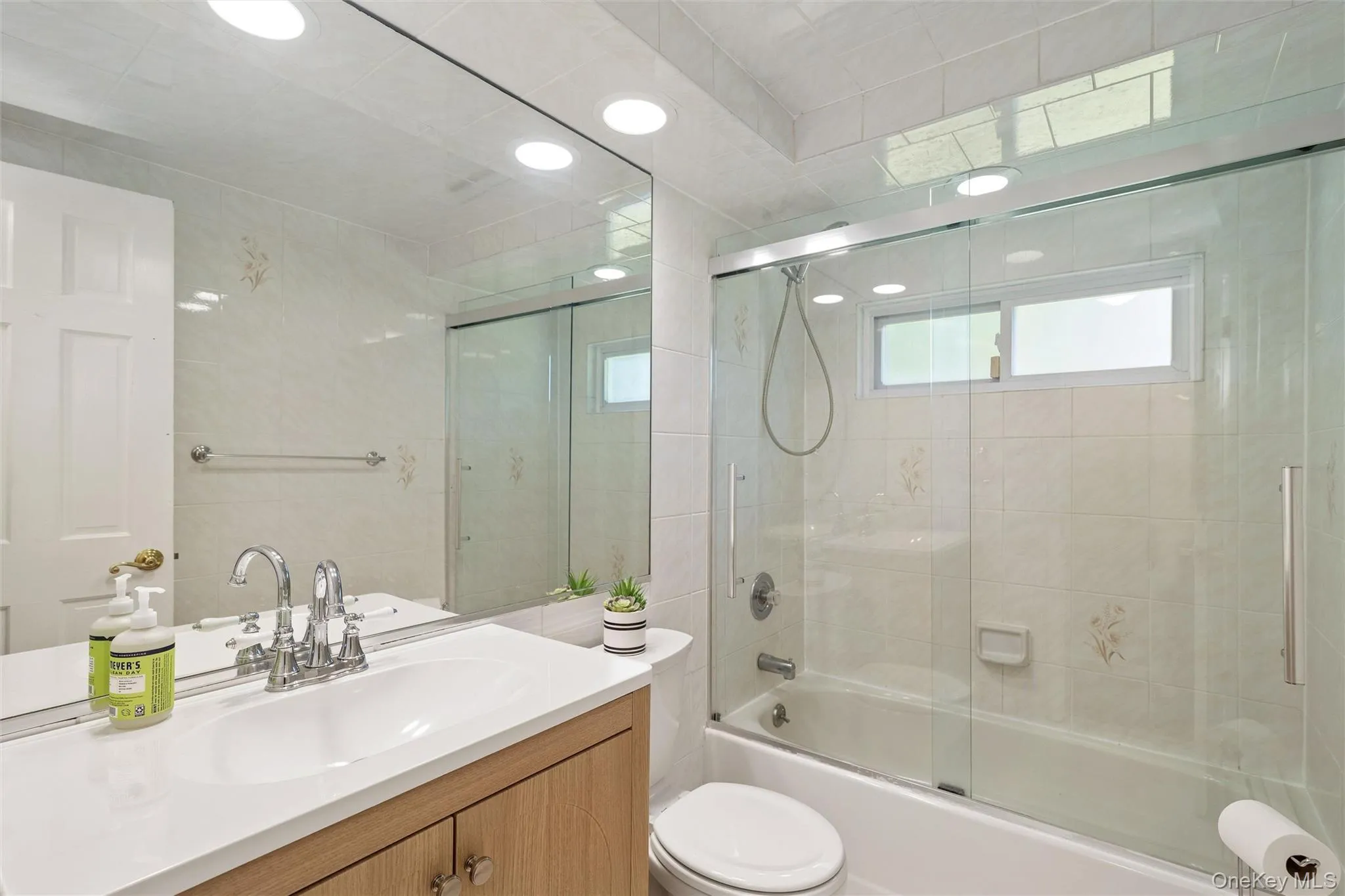 5 Grendon Lane, Brookhaven, NY, 5 Bedrooms Bedrooms, 11 Rooms Rooms,5 BathroomsBathrooms,Residential,For Rent,Grendon,0,1008410 5 Grendon Lane, Brookhaven, NY, 5 Bedrooms Bedrooms, 11 Rooms Rooms,5 BathroomsBathrooms,Residential,For Rent,Grendon,0,1008410