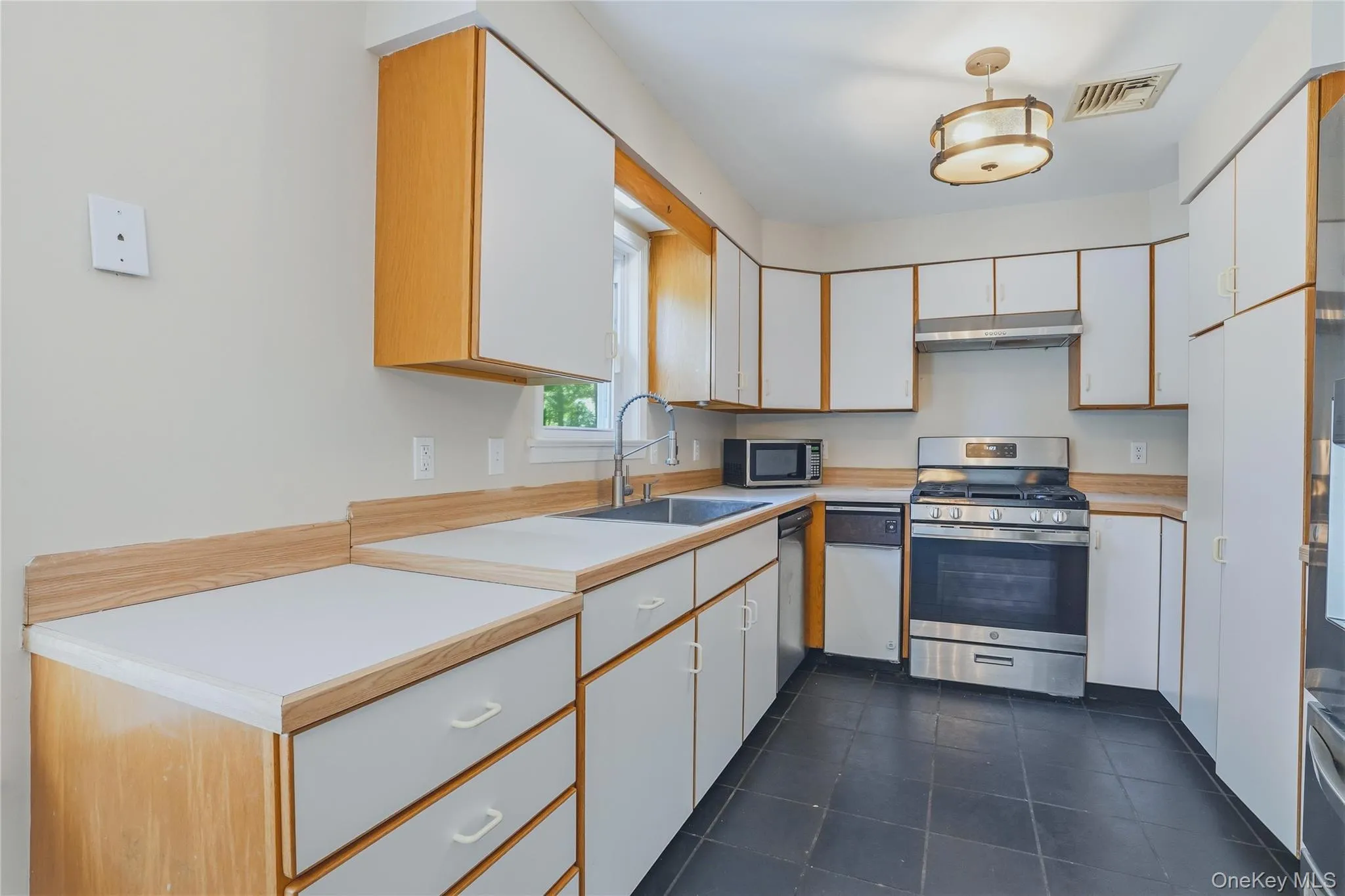 21 Maine Drive, Newburgh (town), NY, 2 Bedrooms Bedrooms, 7 Rooms Rooms,2 BathroomsBathrooms,Residential,For Rent,Maine,0,1008429 21 Maine Drive, Newburgh (town), NY, 2 Bedrooms Bedrooms, 7 Rooms Rooms,2 BathroomsBathrooms,Residential,For Rent,Maine,0,1008429