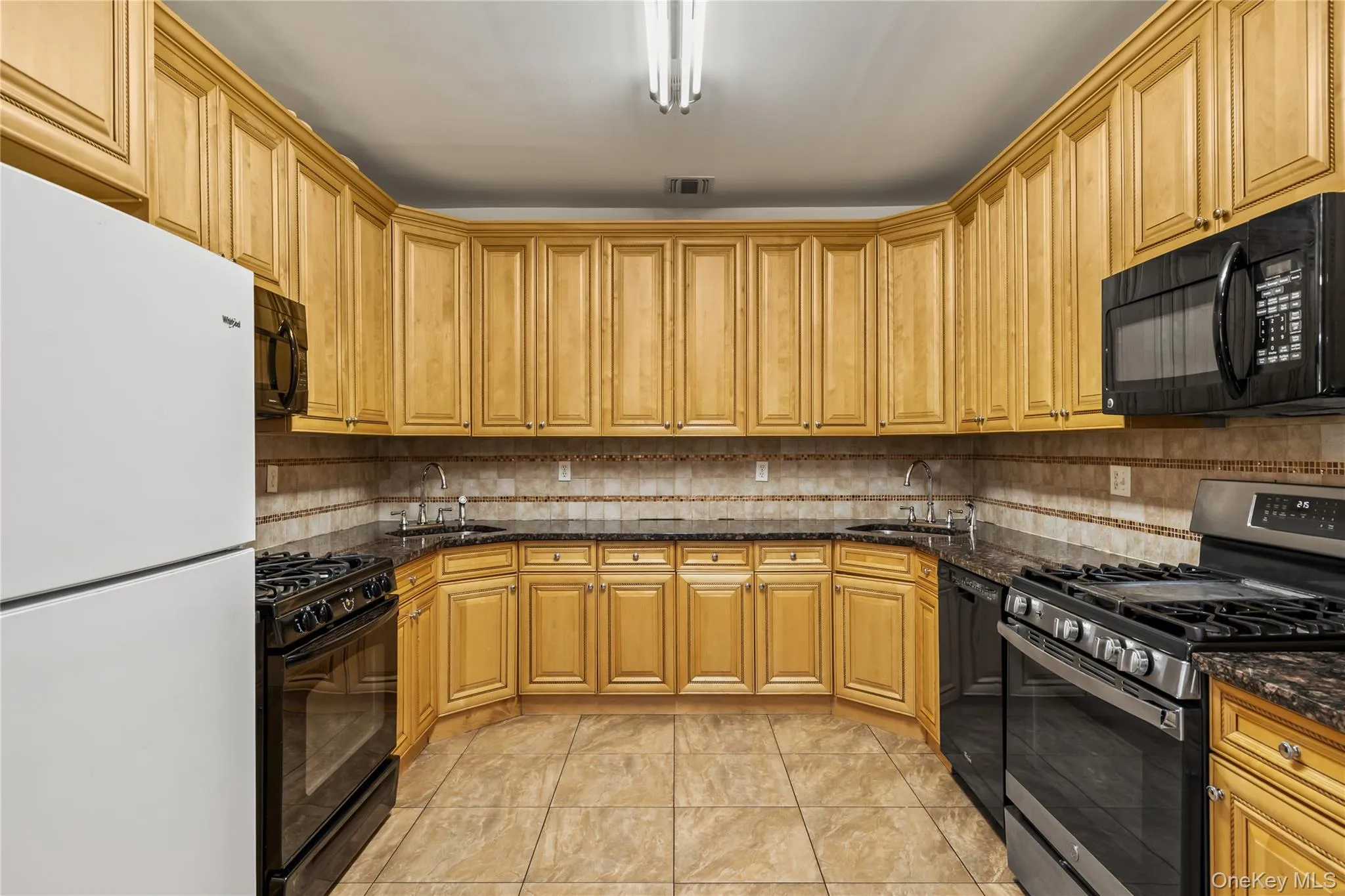 1206 Parkview Drive, Ramapo, NY, 5 Bedrooms Bedrooms, 12 Rooms Rooms,3 BathroomsBathrooms,Residential,For Rent,Parkview,0,1008432 1206 Parkview Drive, Ramapo, NY, 5 Bedrooms Bedrooms, 12 Rooms Rooms,3 BathroomsBathrooms,Residential,For Rent,Parkview,0,1008432