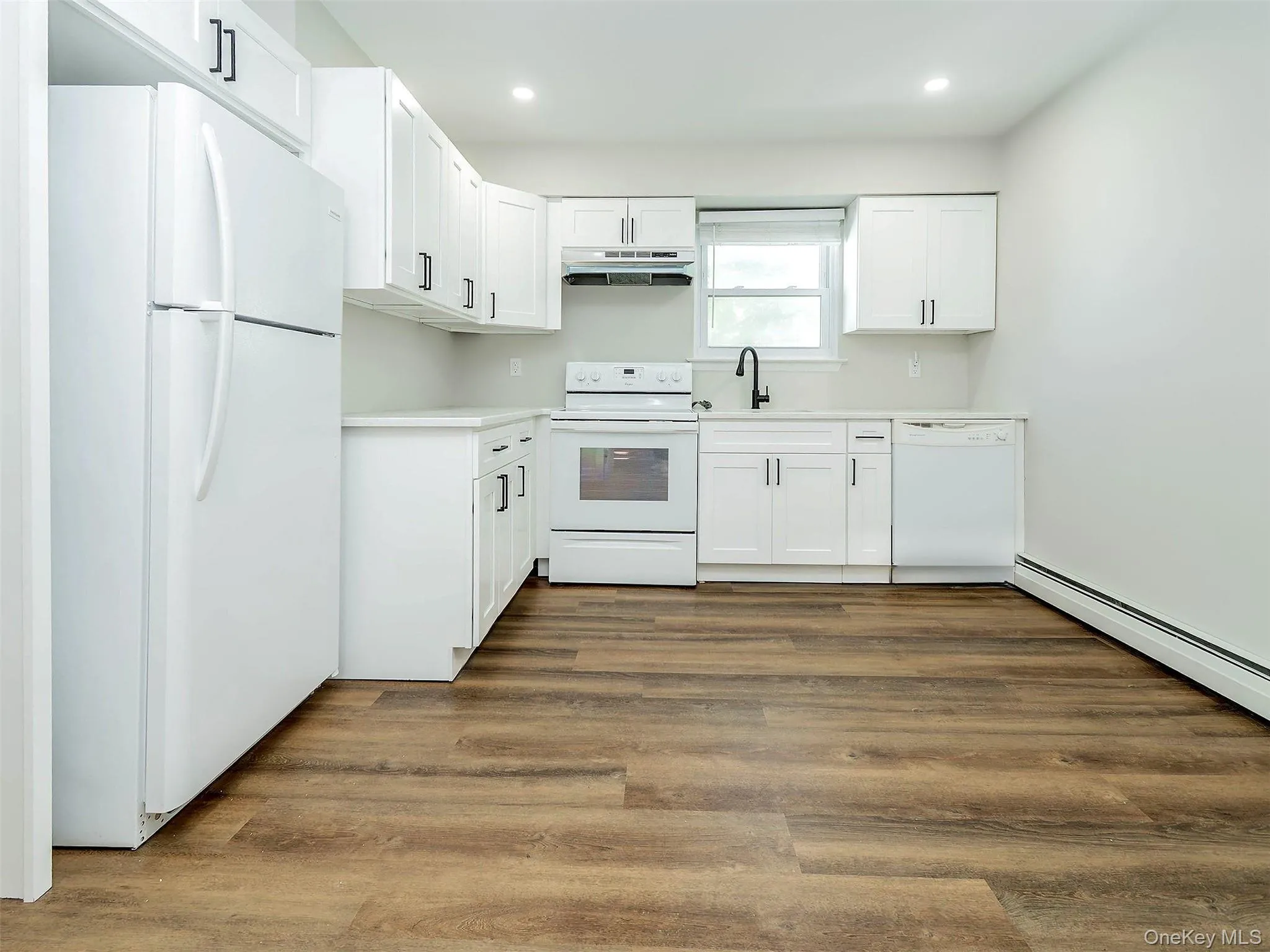 80 Maxwell Avenue, Oyster Bay, NY, 3 Bedrooms Bedrooms, 5 Rooms Rooms,1 BathroomBathrooms,Residential Lease,For Rent,Maxwell,0,1008442 80 Maxwell Avenue, Oyster Bay, NY, 3 Bedrooms Bedrooms, 5 Rooms Rooms,1 BathroomBathrooms,Residential Lease,For Rent,Maxwell,0,1008442