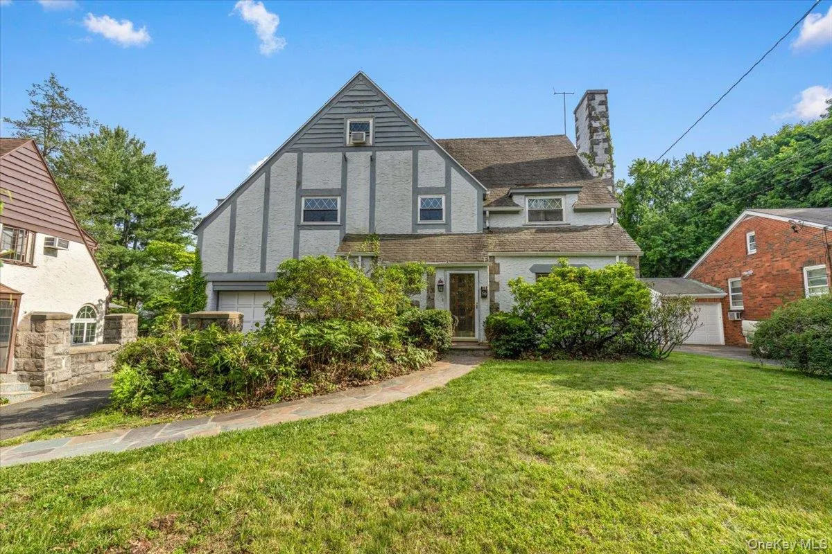 56 Northfield Road, New Rochelle, NY, 4 Bedrooms Bedrooms, 11 Rooms Rooms,3 BathroomsBathrooms,Residential,For Rent,Northfield,0,1008446 56 Northfield Road, New Rochelle, NY, 4 Bedrooms Bedrooms, 11 Rooms Rooms,3 BathroomsBathrooms,Residential,For Rent,Northfield,0,1008446