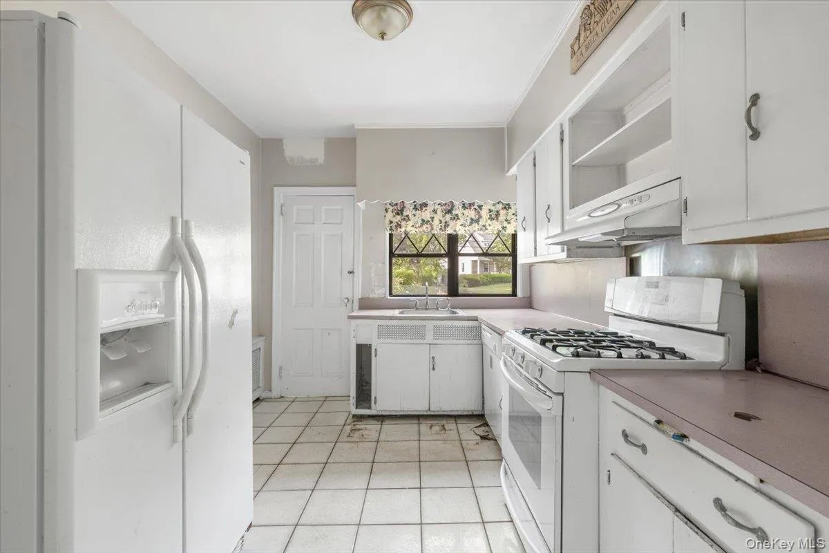 56 Northfield Road, New Rochelle, NY, 4 Bedrooms Bedrooms, 11 Rooms Rooms,3 BathroomsBathrooms,Residential,For Rent,Northfield,0,1008446 56 Northfield Road, New Rochelle, NY, 4 Bedrooms Bedrooms, 11 Rooms Rooms,3 BathroomsBathrooms,Residential,For Rent,Northfield,0,1008446