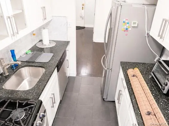 83-83 118th Street, New York, NY, 1 Bedroom Bedrooms, 3 Rooms Rooms,1 BathroomBathrooms,Residential,For Rent,118th,0,1008448 83-83 118th Street, New York, NY, 1 Bedroom Bedrooms, 3 Rooms Rooms,1 BathroomBathrooms,Residential,For Rent,118th,0,1008448