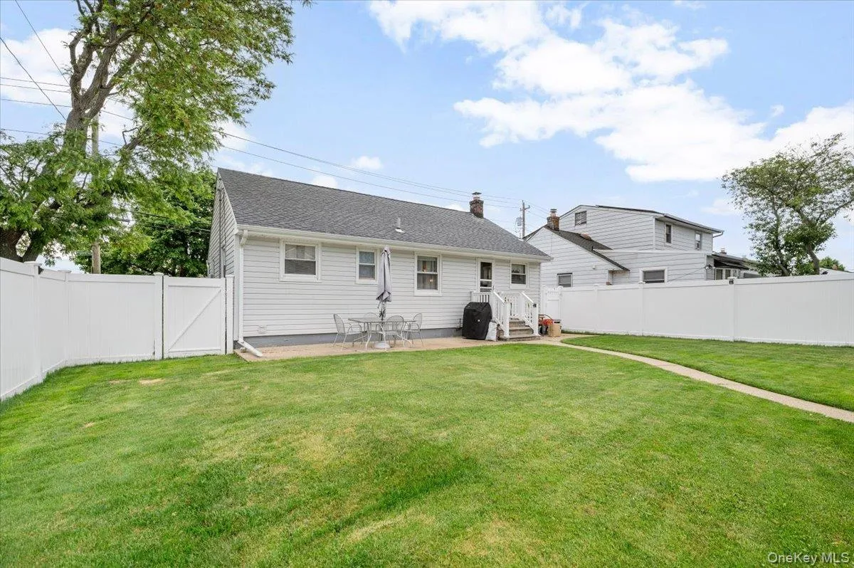 58 Myers Avenue, Oyster Bay, NY, 3 Bedrooms Bedrooms, 6 Rooms Rooms,1 BathroomBathrooms,Residential,For Rent,Myers,0,1008449 58 Myers Avenue, Oyster Bay, NY, 3 Bedrooms Bedrooms, 6 Rooms Rooms,1 BathroomBathrooms,Residential,For Rent,Myers,0,1008449