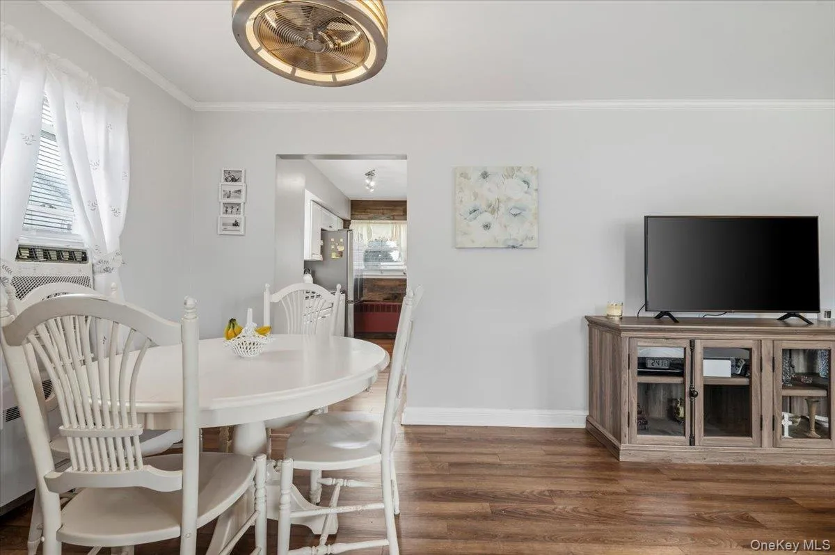 58 Myers Avenue, Oyster Bay, NY, 3 Bedrooms Bedrooms, 6 Rooms Rooms,1 BathroomBathrooms,Residential,For Rent,Myers,0,1008449 58 Myers Avenue, Oyster Bay, NY, 3 Bedrooms Bedrooms, 6 Rooms Rooms,1 BathroomBathrooms,Residential,For Rent,Myers,0,1008449