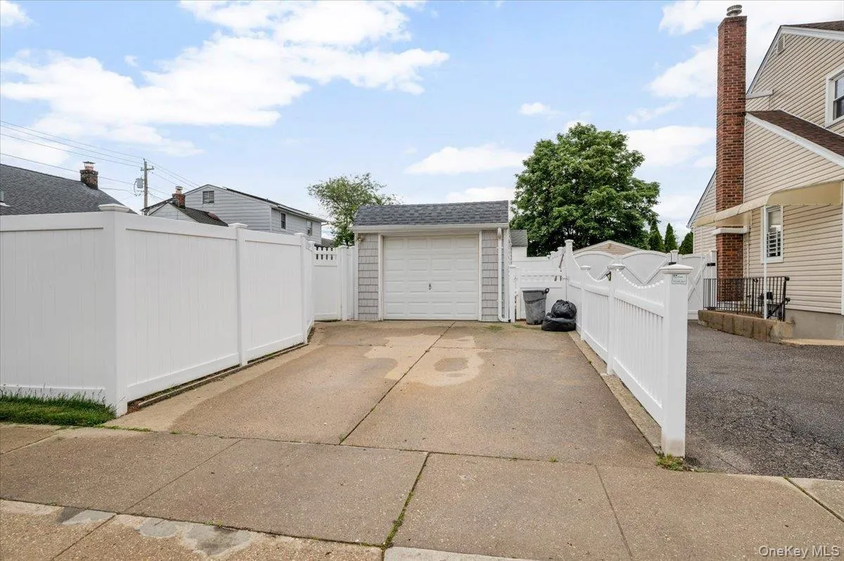 58 Myers Avenue, Oyster Bay, NY, 3 Bedrooms Bedrooms, 6 Rooms Rooms,1 BathroomBathrooms,Residential,For Rent,Myers,0,1008449 58 Myers Avenue, Oyster Bay, NY, 3 Bedrooms Bedrooms, 6 Rooms Rooms,1 BathroomBathrooms,Residential,For Rent,Myers,0,1008449