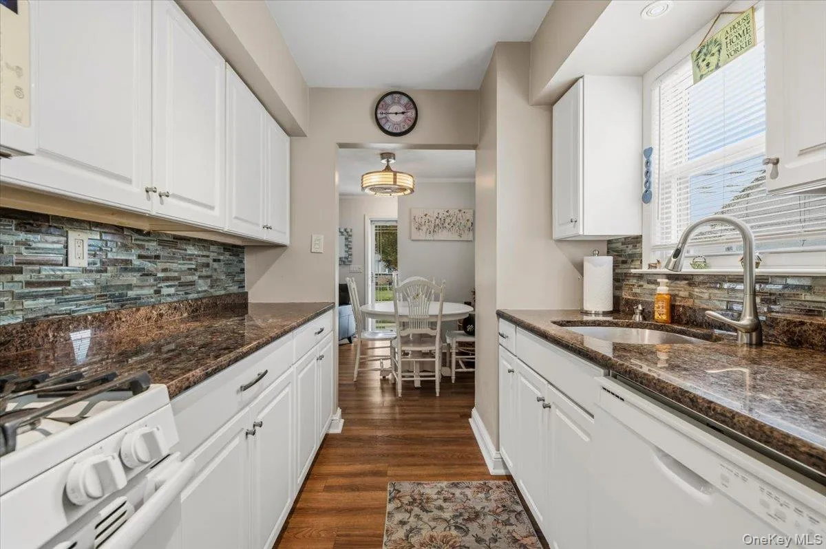 58 Myers Avenue, Oyster Bay, NY, 3 Bedrooms Bedrooms, 6 Rooms Rooms,1 BathroomBathrooms,Residential,For Rent,Myers,0,1008449 58 Myers Avenue, Oyster Bay, NY, 3 Bedrooms Bedrooms, 6 Rooms Rooms,1 BathroomBathrooms,Residential,For Rent,Myers,0,1008449