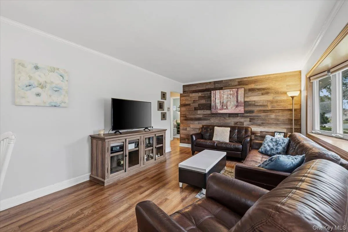 58 Myers Avenue, Oyster Bay, NY, 3 Bedrooms Bedrooms, 6 Rooms Rooms,1 BathroomBathrooms,Residential,For Rent,Myers,0,1008449 58 Myers Avenue, Oyster Bay, NY, 3 Bedrooms Bedrooms, 6 Rooms Rooms,1 BathroomBathrooms,Residential,For Rent,Myers,0,1008449
