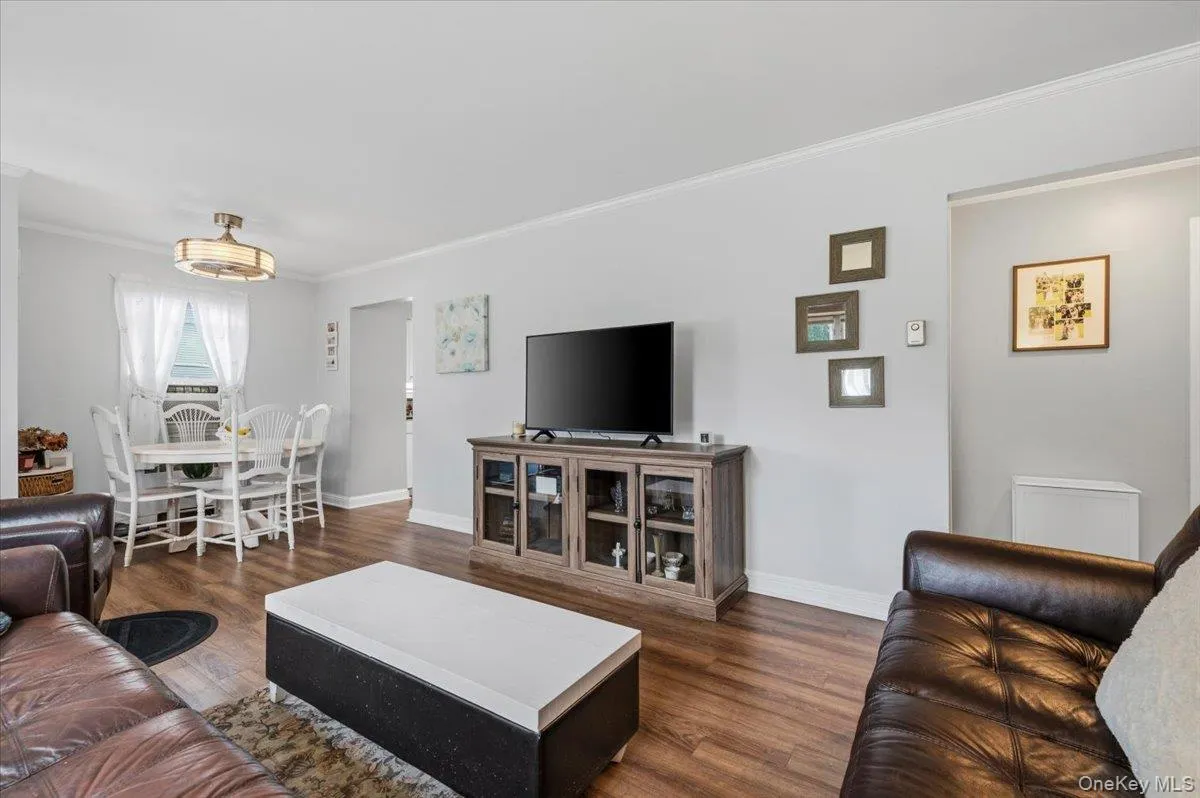 58 Myers Avenue, Oyster Bay, NY, 3 Bedrooms Bedrooms, 6 Rooms Rooms,1 BathroomBathrooms,Residential,For Rent,Myers,0,1008449 58 Myers Avenue, Oyster Bay, NY, 3 Bedrooms Bedrooms, 6 Rooms Rooms,1 BathroomBathrooms,Residential,For Rent,Myers,0,1008449