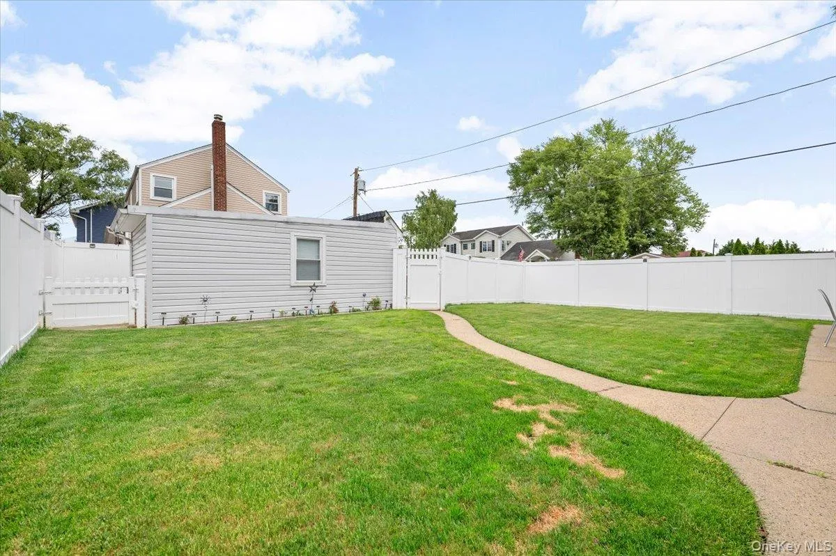 58 Myers Avenue, Oyster Bay, NY, 3 Bedrooms Bedrooms, 6 Rooms Rooms,1 BathroomBathrooms,Residential,For Rent,Myers,0,1008449 58 Myers Avenue, Oyster Bay, NY, 3 Bedrooms Bedrooms, 6 Rooms Rooms,1 BathroomBathrooms,Residential,For Rent,Myers,0,1008449