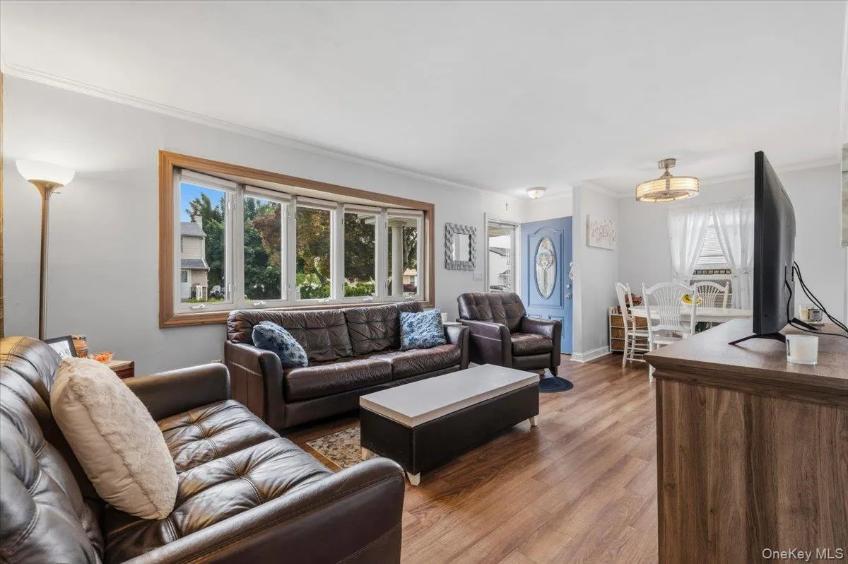 58 Myers Avenue, Oyster Bay, NY, 3 Bedrooms Bedrooms, 6 Rooms Rooms,1 BathroomBathrooms,Residential,For Rent,Myers,0,1008449 58 Myers Avenue, Oyster Bay, NY, 3 Bedrooms Bedrooms, 6 Rooms Rooms,1 BathroomBathrooms,Residential,For Rent,Myers,0,1008449