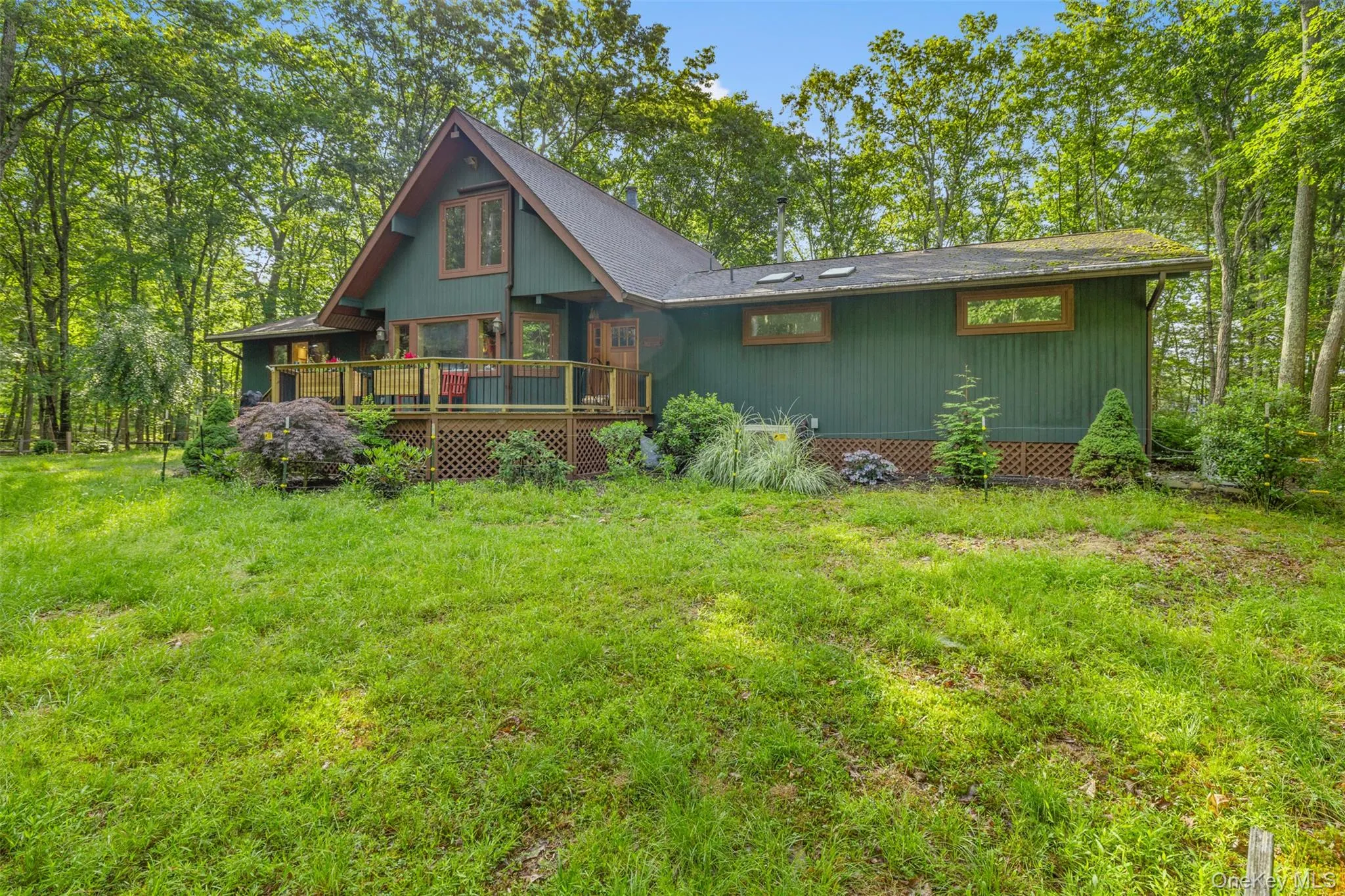 Chalet / cabin with a deck and a front yard Chalet / cabin with a deck and a front yard
