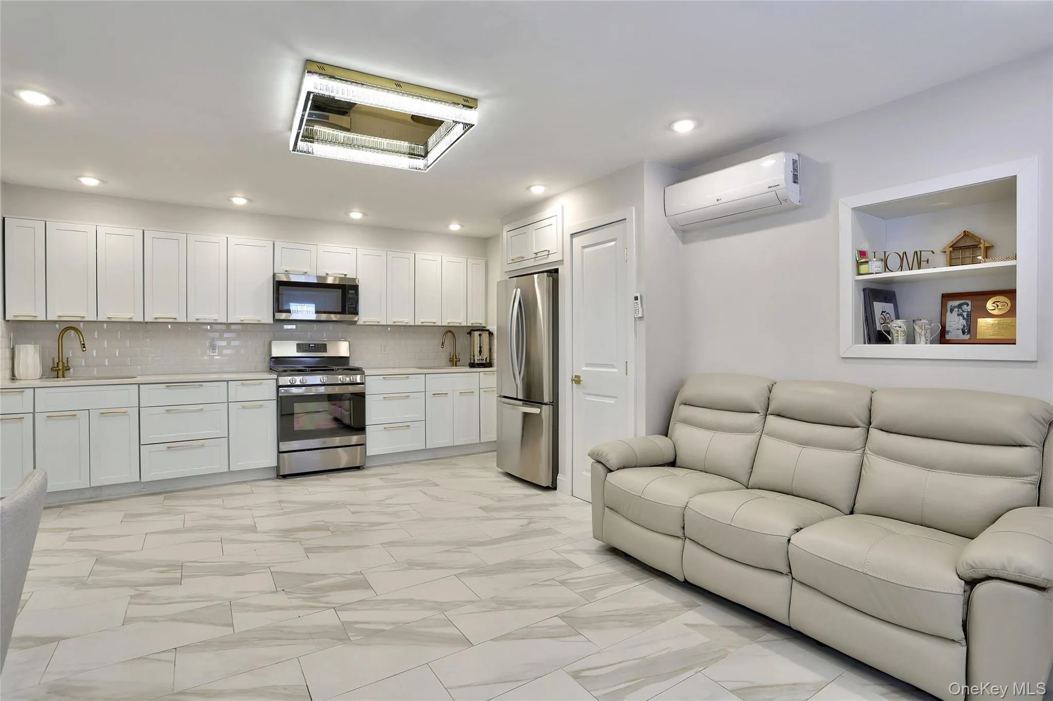 18 Wilsher Drive, Ramapo, NY, 5 Bedrooms Bedrooms, 12 Rooms Rooms,3 BathroomsBathrooms,Residential,For Rent,Wilsher,0,1008464 18 Wilsher Drive, Ramapo, NY, 5 Bedrooms Bedrooms, 12 Rooms Rooms,3 BathroomsBathrooms,Residential,For Rent,Wilsher,0,1008464