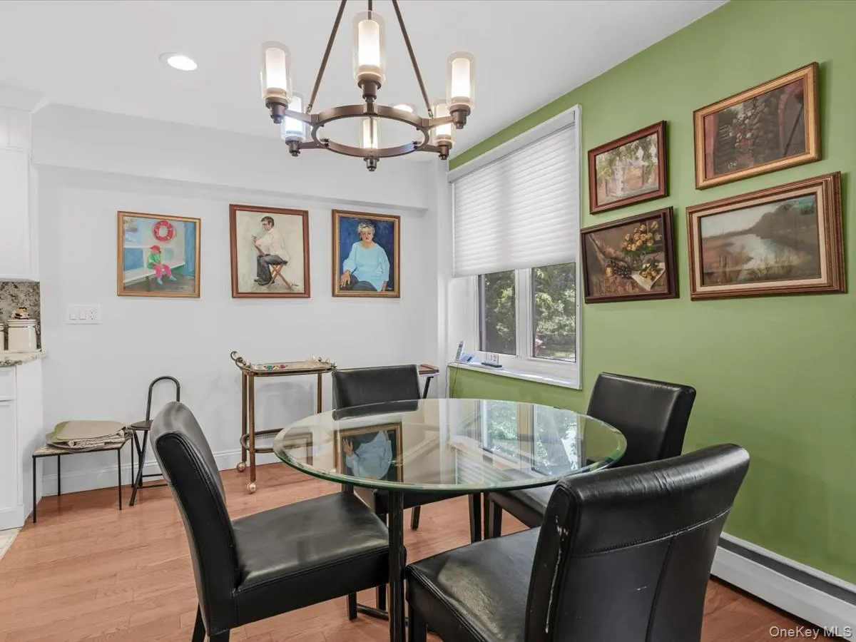 25 Canterbury Road, North Hempstead, NY, 2 Bedrooms Bedrooms, 6 Rooms Rooms,2 BathroomsBathrooms,Residential,For Rent,Canterbury,0,1008477 25 Canterbury Road, North Hempstead, NY, 2 Bedrooms Bedrooms, 6 Rooms Rooms,2 BathroomsBathrooms,Residential,For Rent,Canterbury,0,1008477