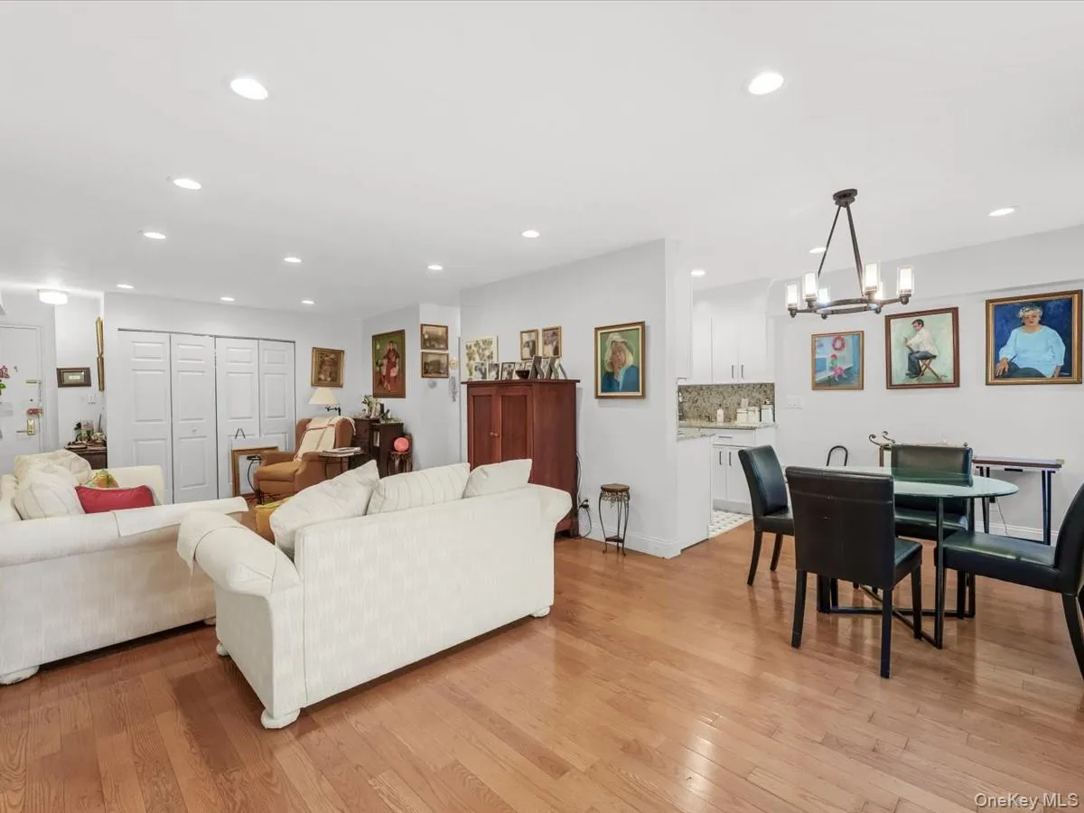 25 Canterbury Road, North Hempstead, NY, 2 Bedrooms Bedrooms, 6 Rooms Rooms,2 BathroomsBathrooms,Residential,For Rent,Canterbury,0,1008477 25 Canterbury Road, North Hempstead, NY, 2 Bedrooms Bedrooms, 6 Rooms Rooms,2 BathroomsBathrooms,Residential,For Rent,Canterbury,0,1008477
