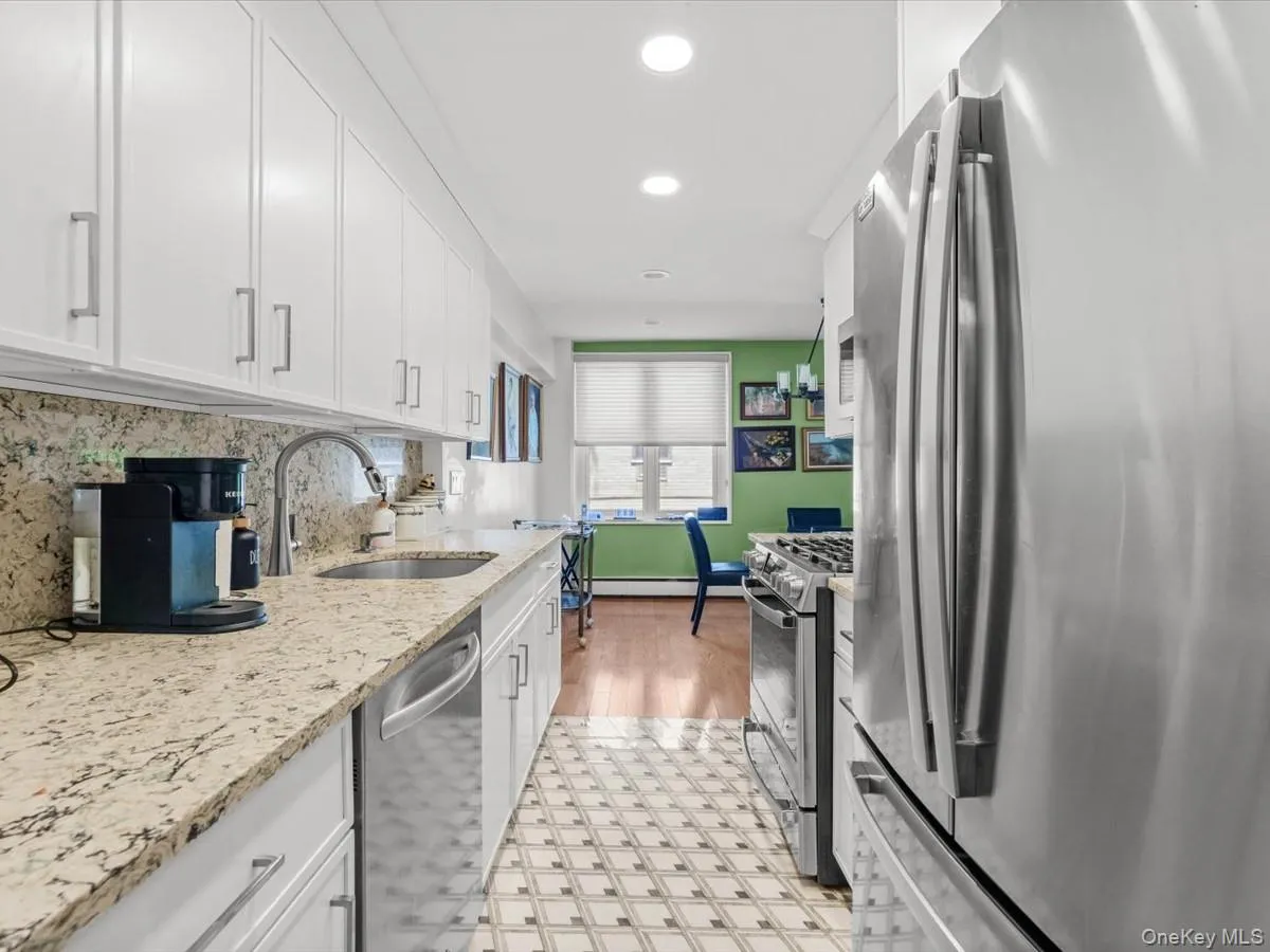 25 Canterbury Road, North Hempstead, NY, 2 Bedrooms Bedrooms, 6 Rooms Rooms,2 BathroomsBathrooms,Residential,For Rent,Canterbury,0,1008477 25 Canterbury Road, North Hempstead, NY, 2 Bedrooms Bedrooms, 6 Rooms Rooms,2 BathroomsBathrooms,Residential,For Rent,Canterbury,0,1008477