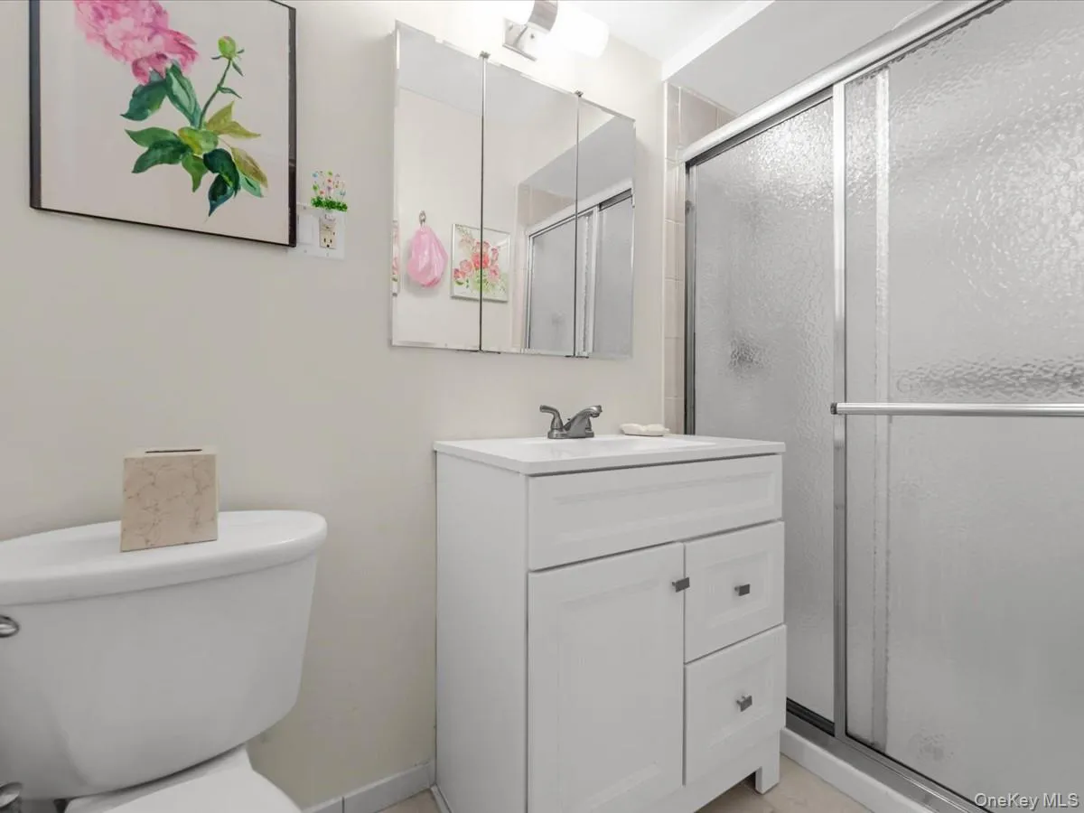 25 Canterbury Road, North Hempstead, NY, 2 Bedrooms Bedrooms, 6 Rooms Rooms,2 BathroomsBathrooms,Residential,For Rent,Canterbury,0,1008477 25 Canterbury Road, North Hempstead, NY, 2 Bedrooms Bedrooms, 6 Rooms Rooms,2 BathroomsBathrooms,Residential,For Rent,Canterbury,0,1008477