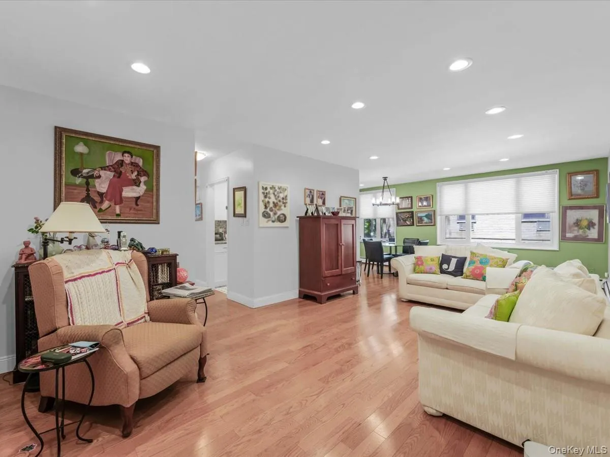 25 Canterbury Road, North Hempstead, NY, 2 Bedrooms Bedrooms, 6 Rooms Rooms,2 BathroomsBathrooms,Residential,For Rent,Canterbury,0,1008477 25 Canterbury Road, North Hempstead, NY, 2 Bedrooms Bedrooms, 6 Rooms Rooms,2 BathroomsBathrooms,Residential,For Rent,Canterbury,0,1008477